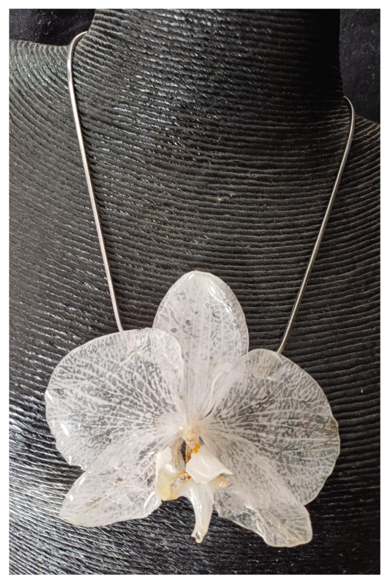 Collier fleur d'orchidée blanche
