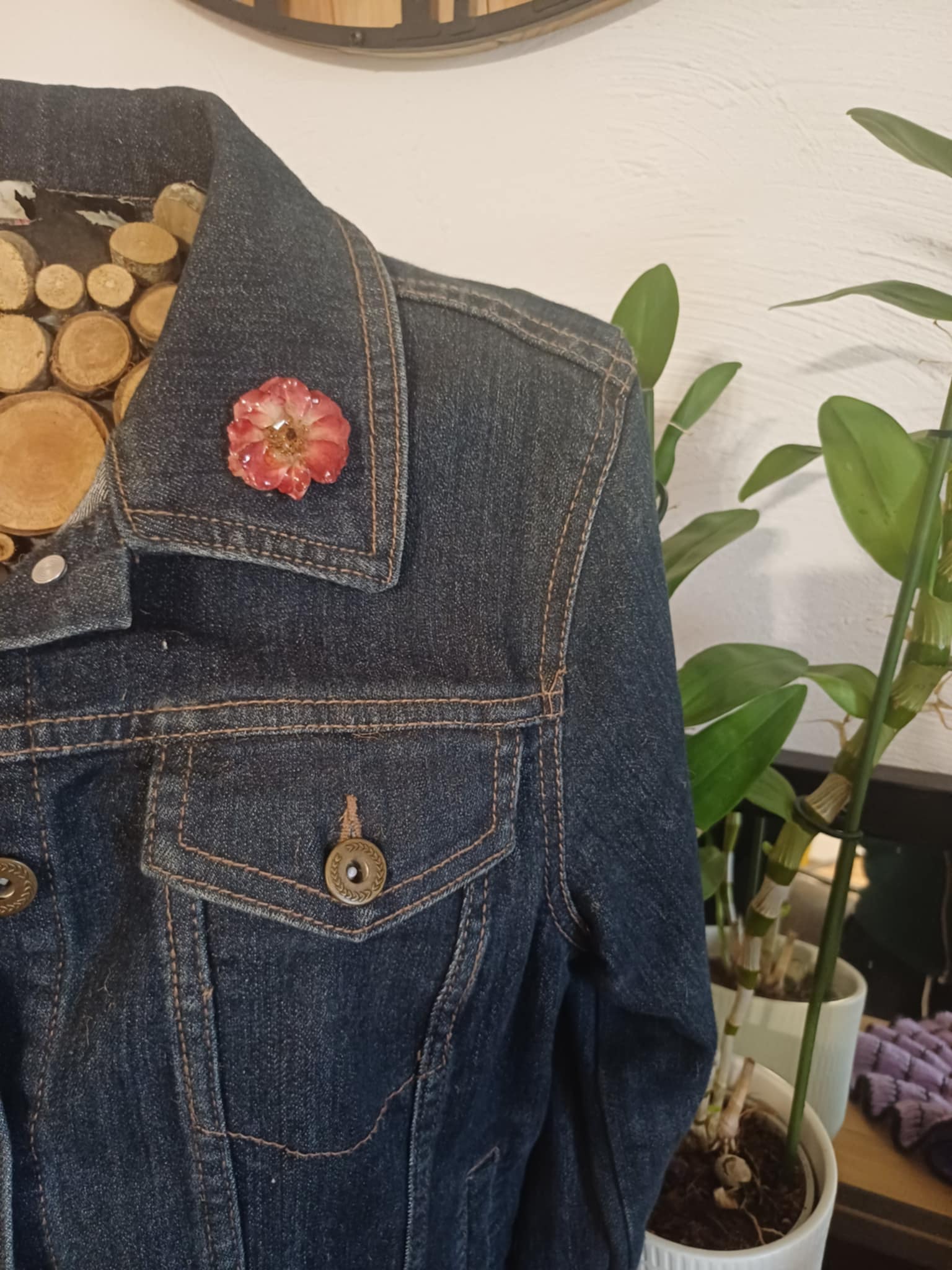 Broche pin's Rose rouge et blanche