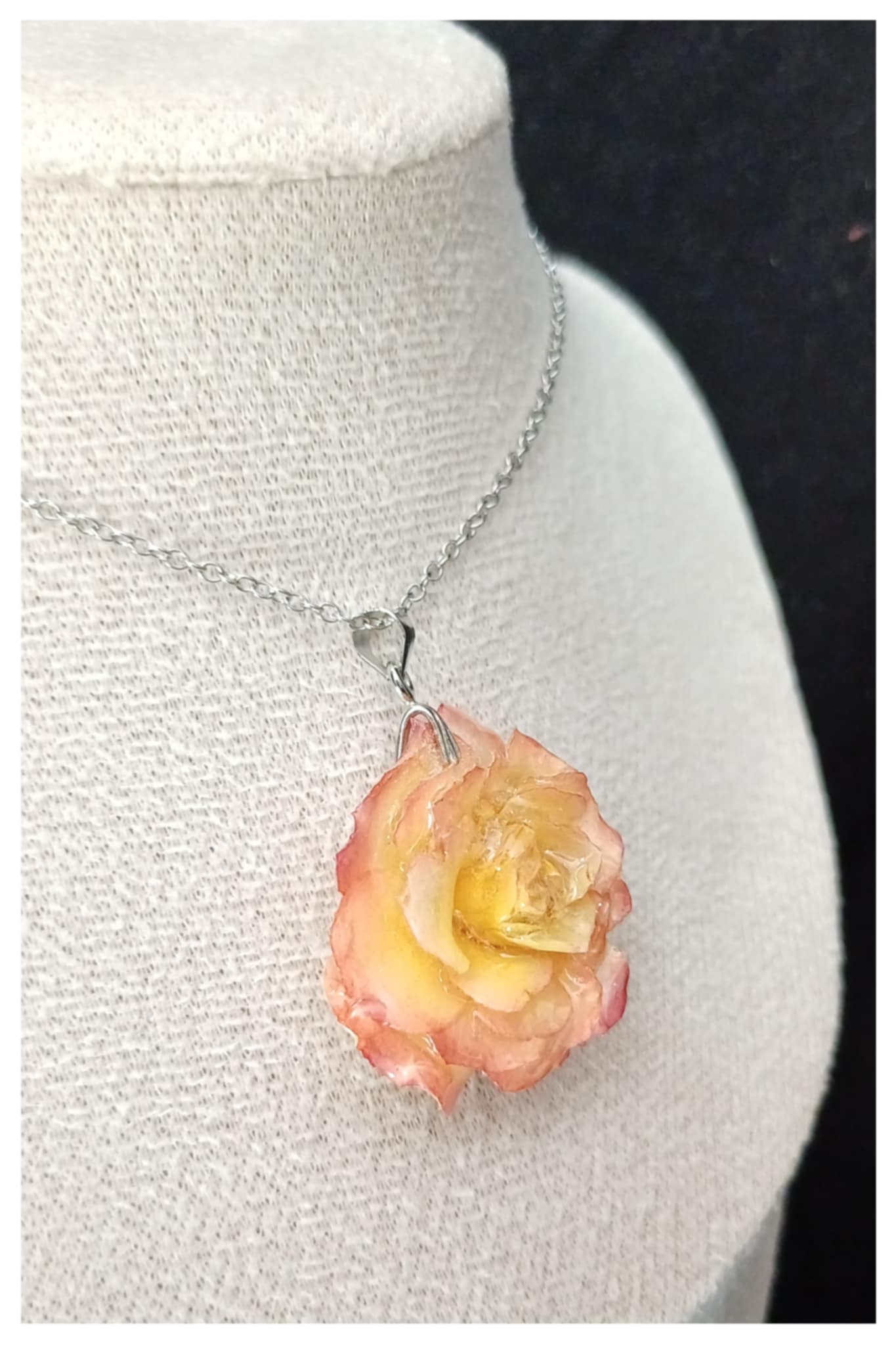 Collier petite rose jaune et rose