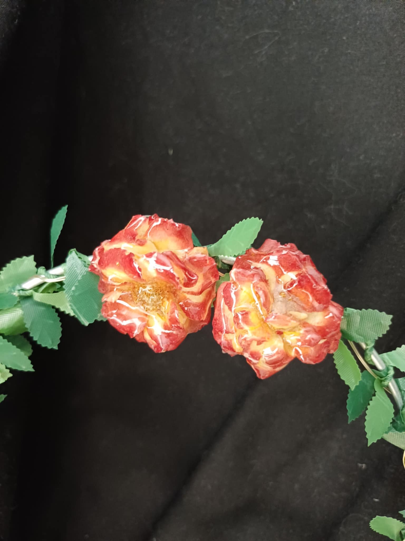 Puces d'oreilles Rose rouge et jaune