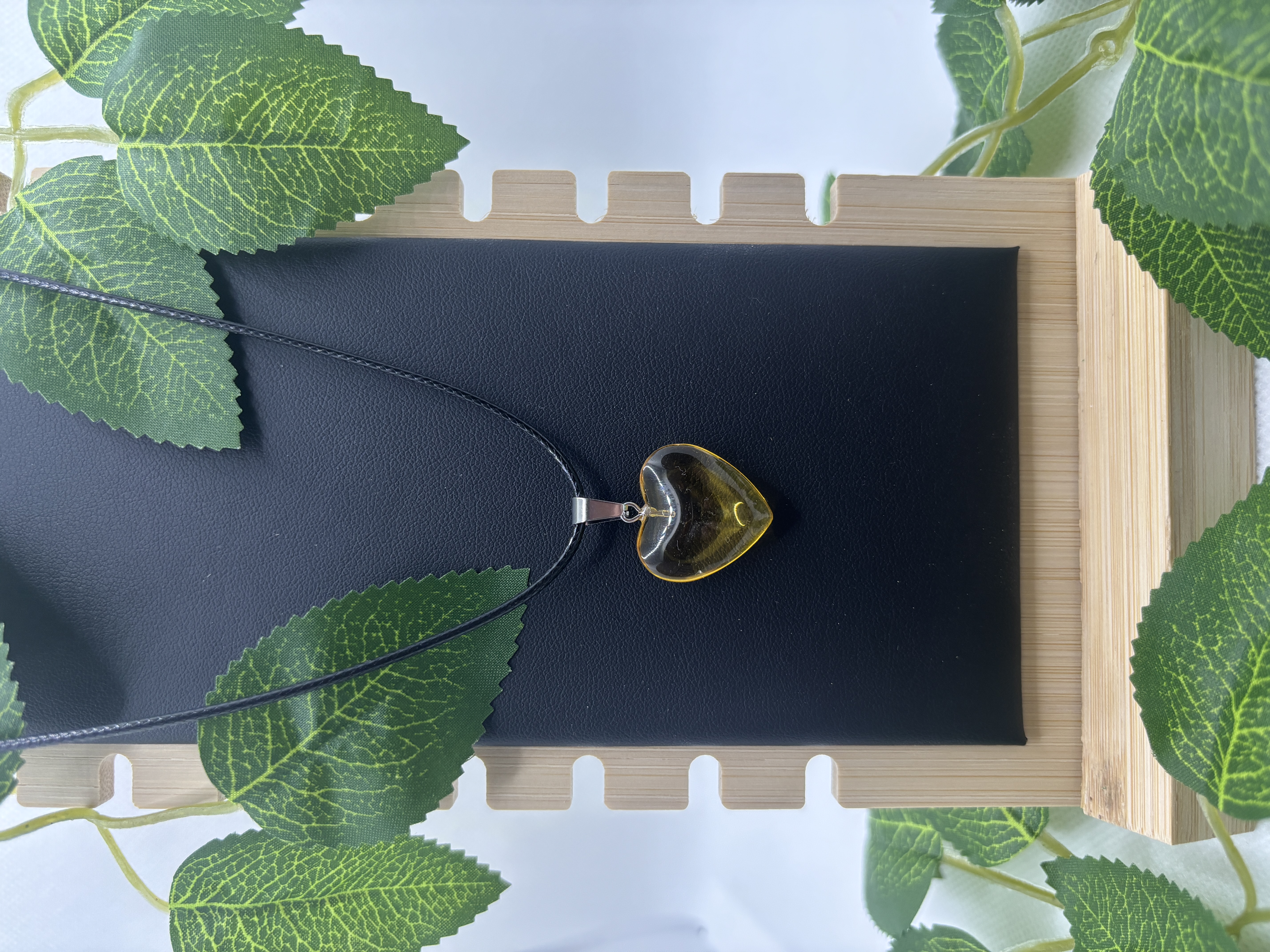 Collier coeur jaune