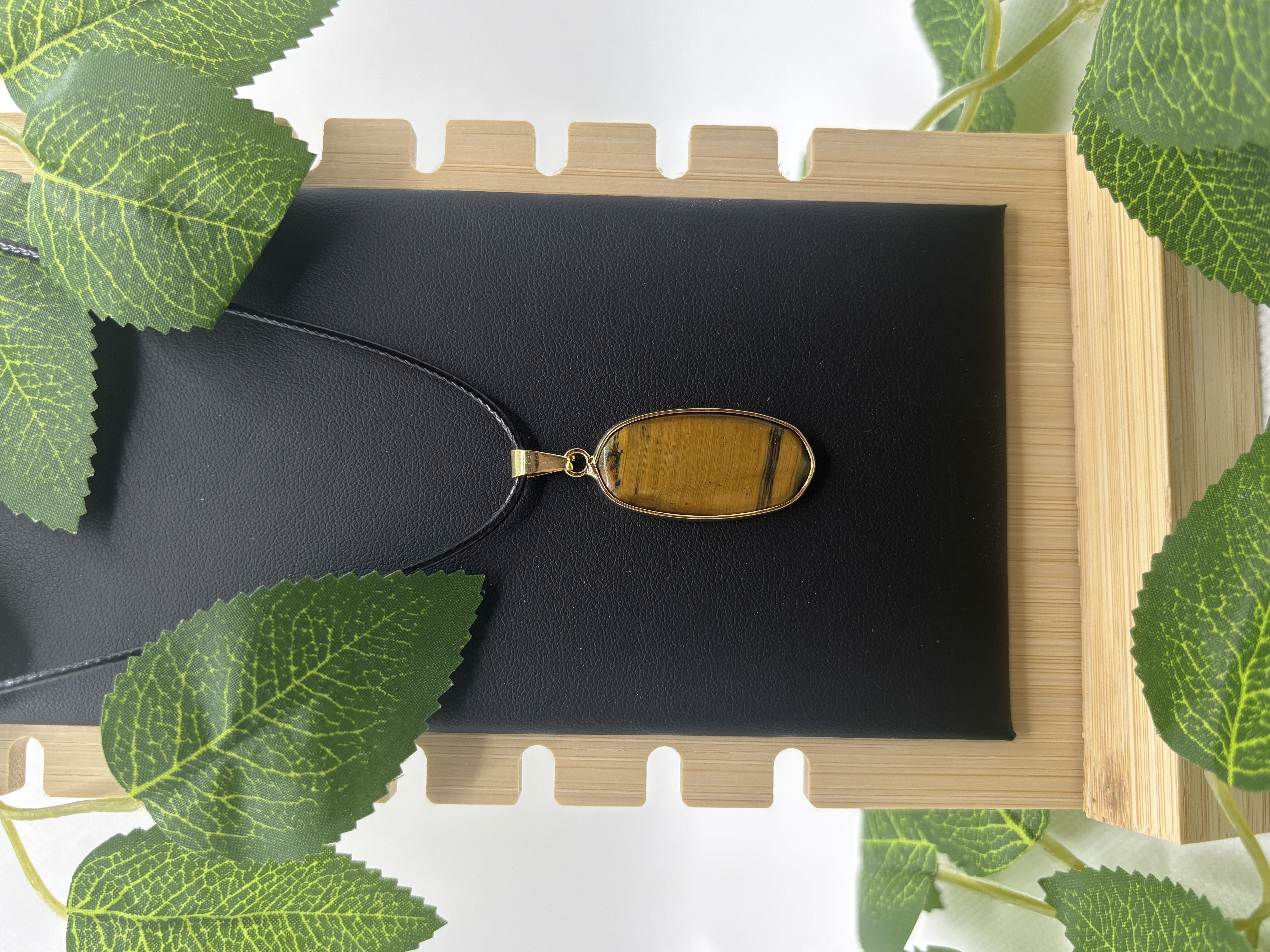 Collier long imitation oeil du tigre