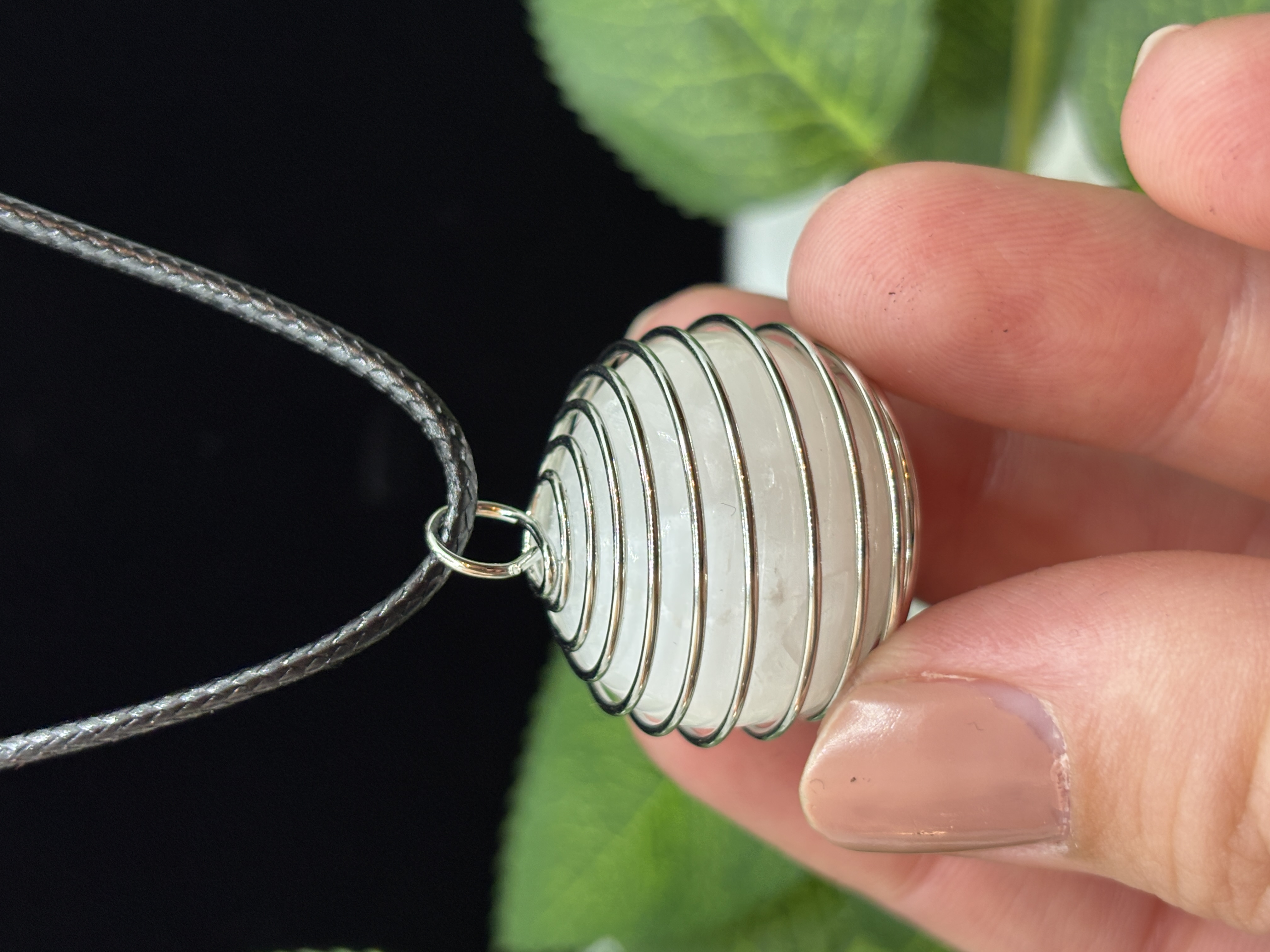Collier sphère en Sélénite