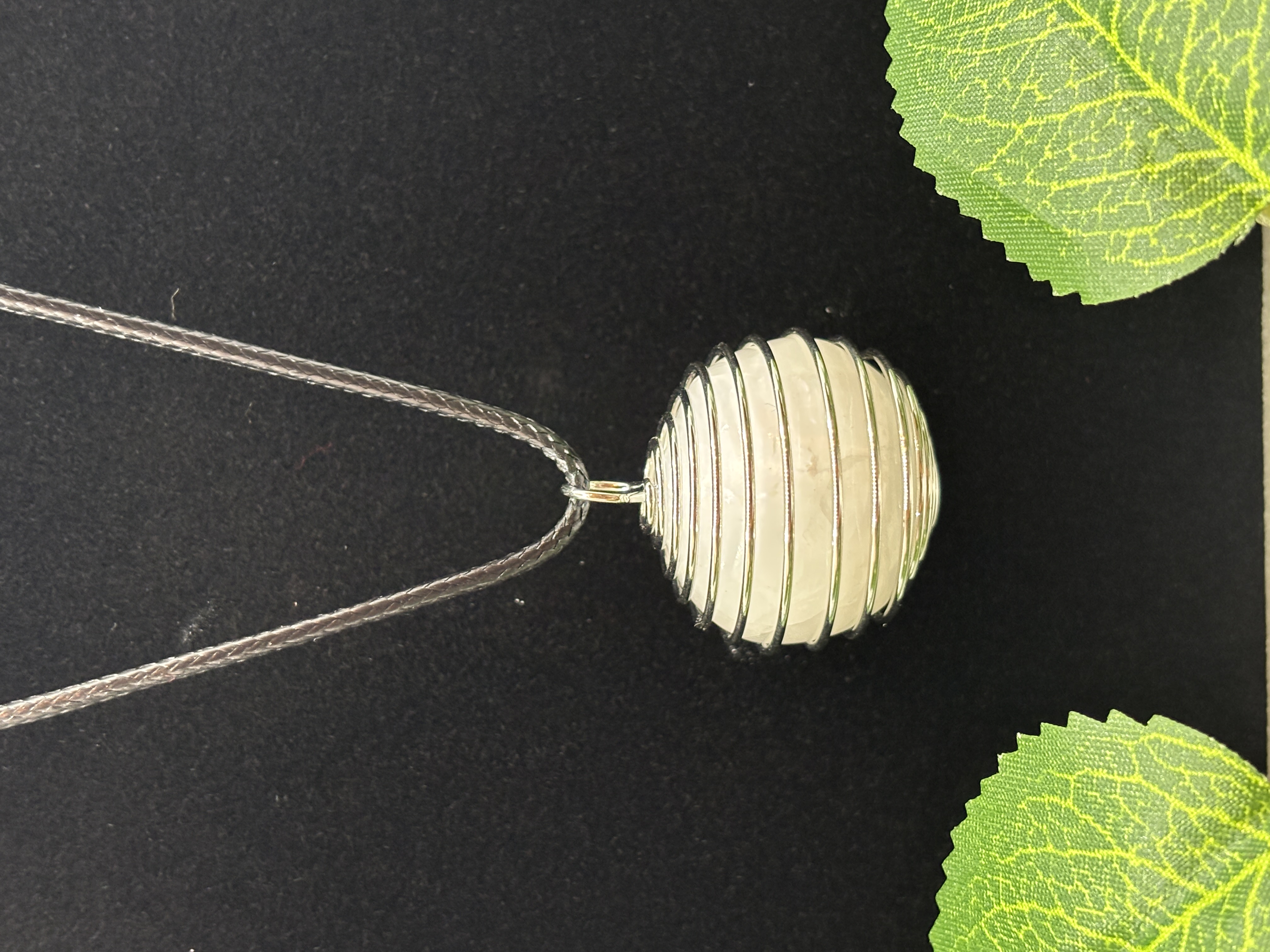 Collier sphère en Sélénite