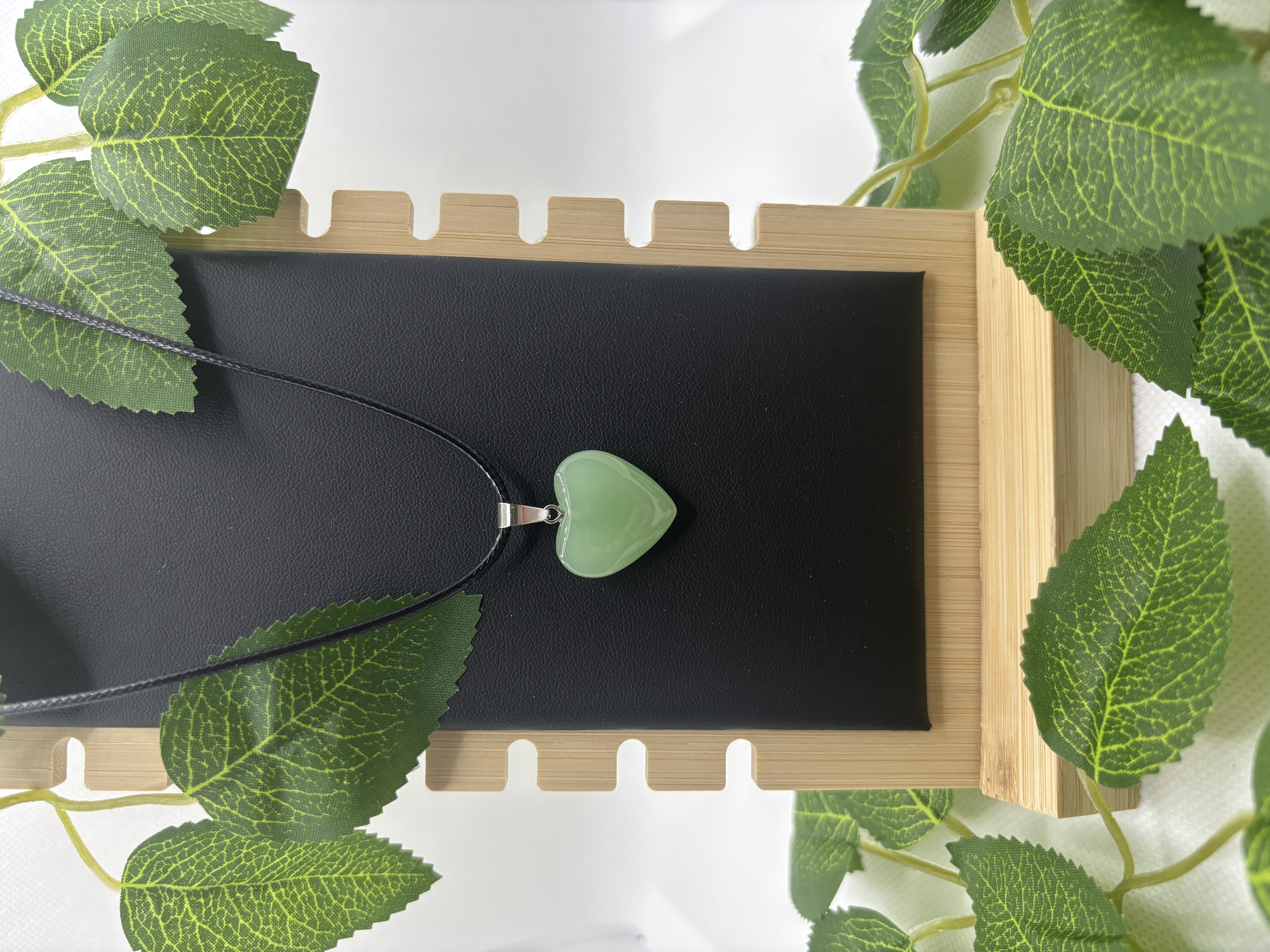 Collier coeur vert vase