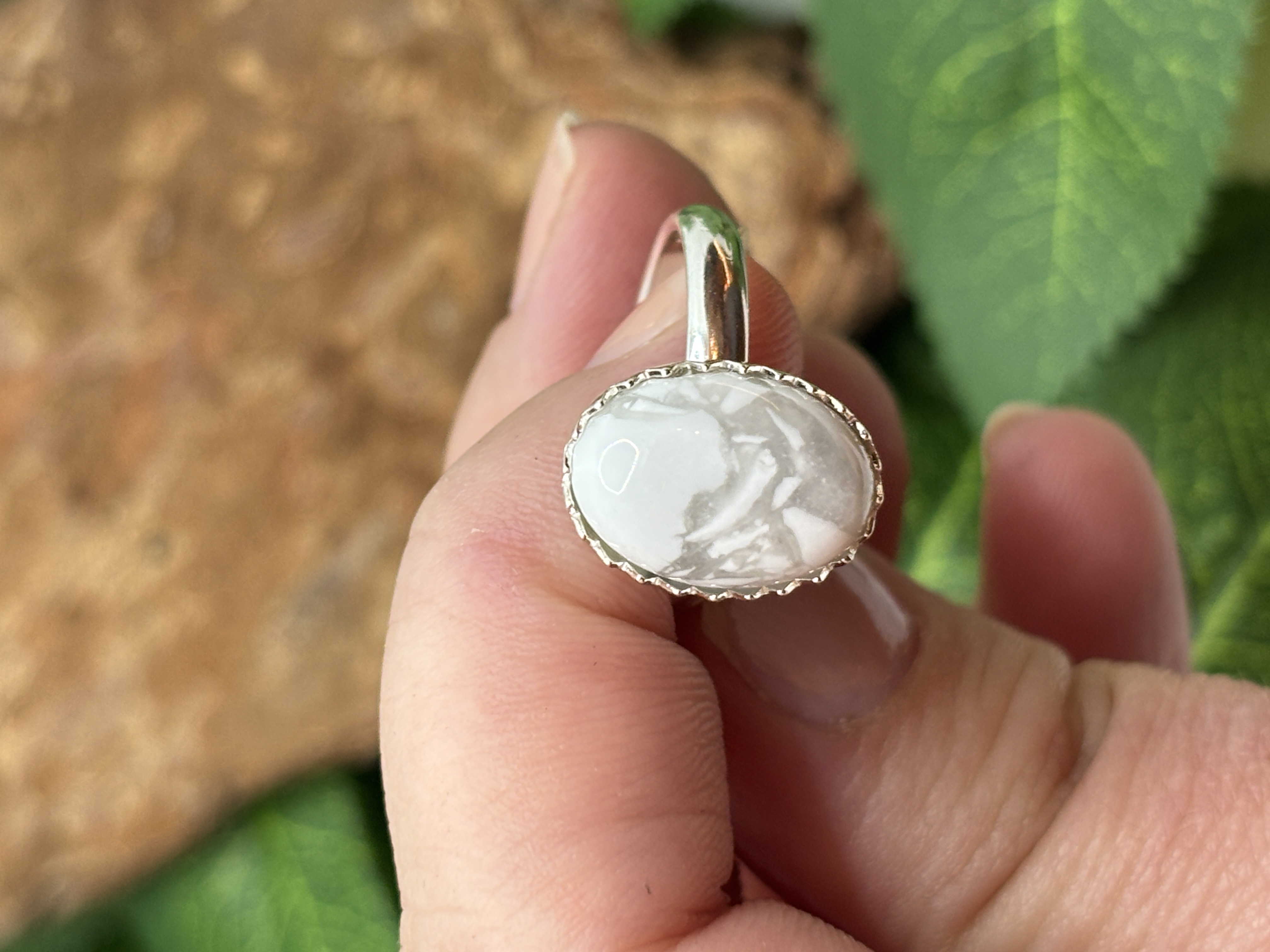 Bague piques en Howlite