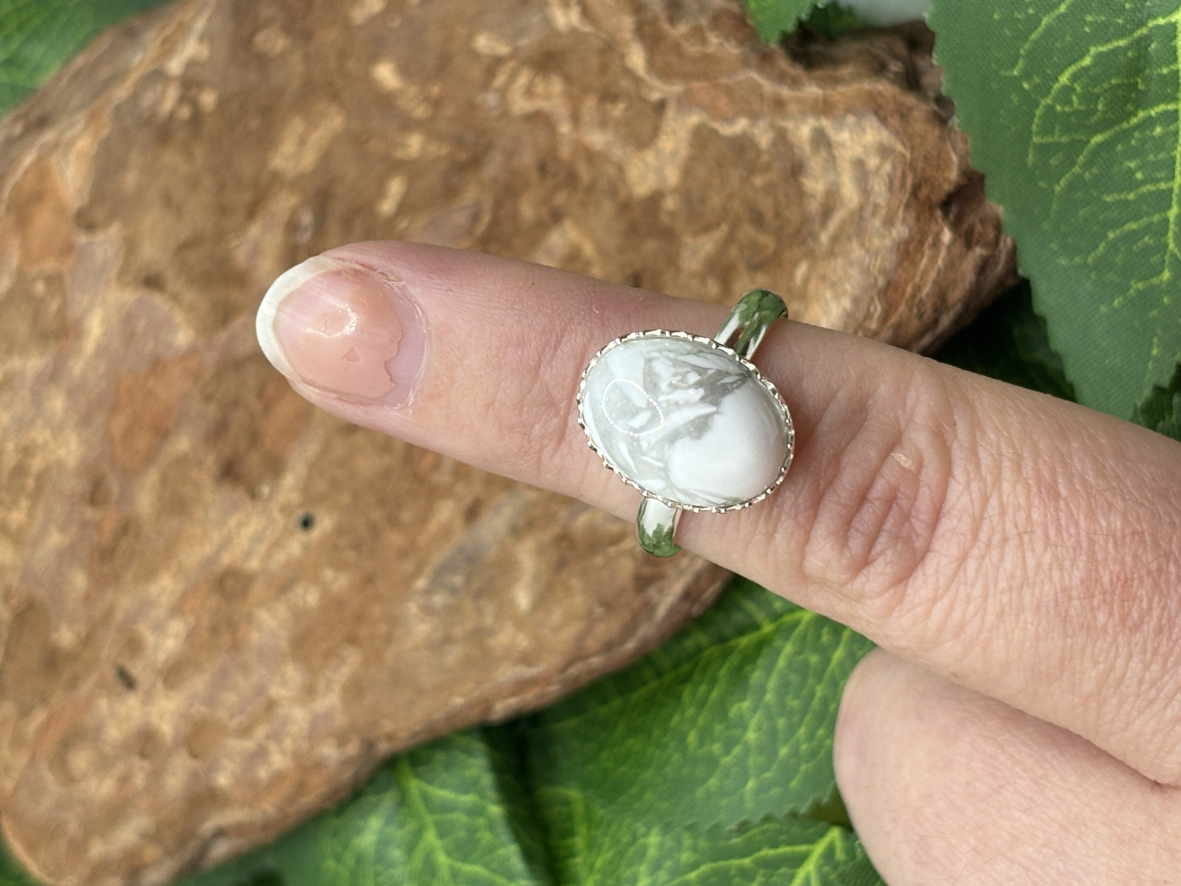 Bague piques en Howlite