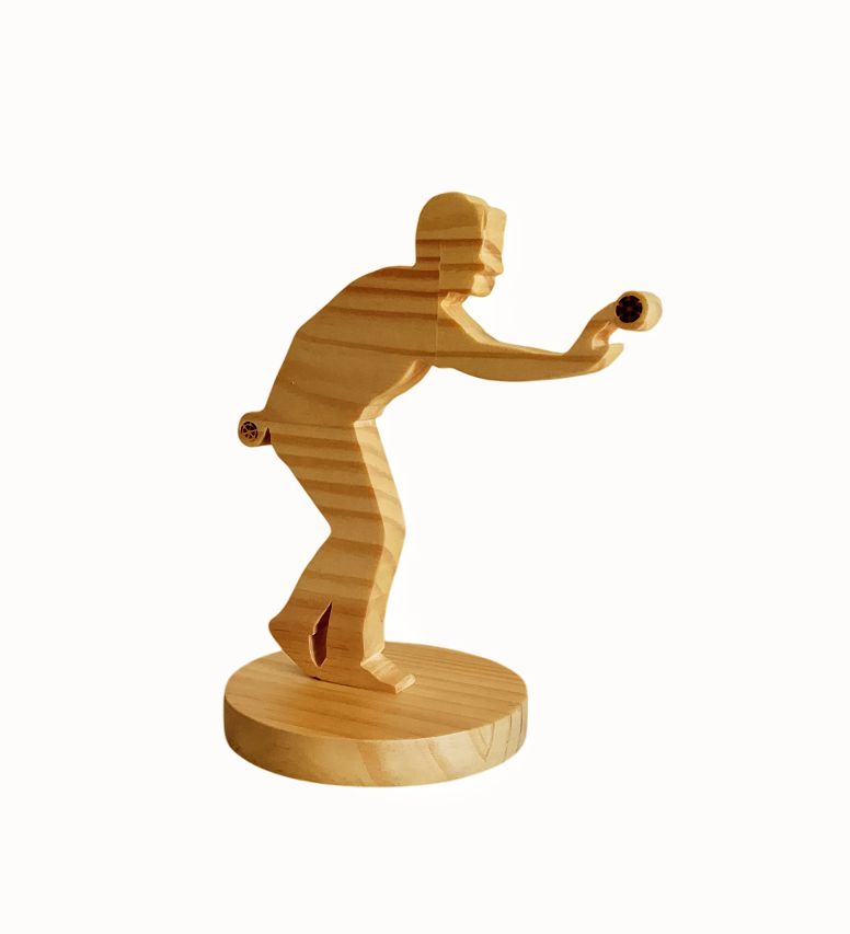 Figurine joueur de pétanque en bois - Le pétanqueur en action de tir - Le bouleur