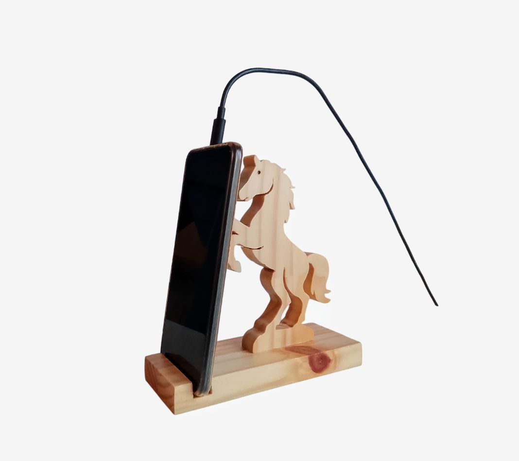 Le Cheval Cabré bois - Support Téléphone en Bois – Le Cheval qui supporte ton smartphone ou ta tablette avec élégance
