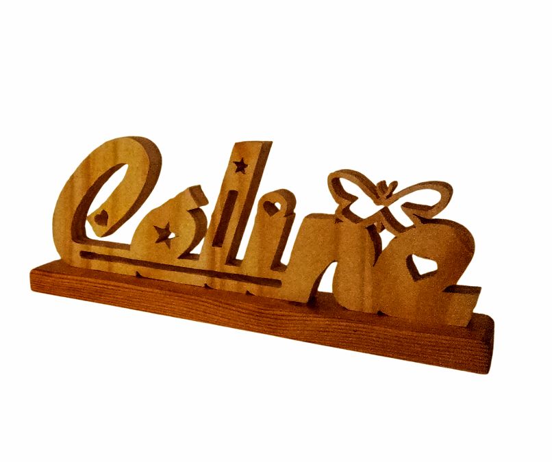 Prénom bois chantourné « Céline » avec papillon, étoiles et cœurs" - 