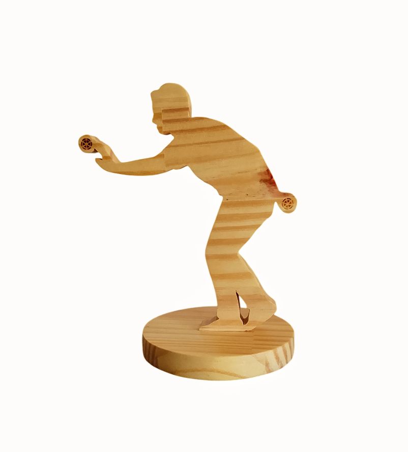 Figurine joueur de pétanque en bois - Le pétanqueur en action de tir - Le bouleur