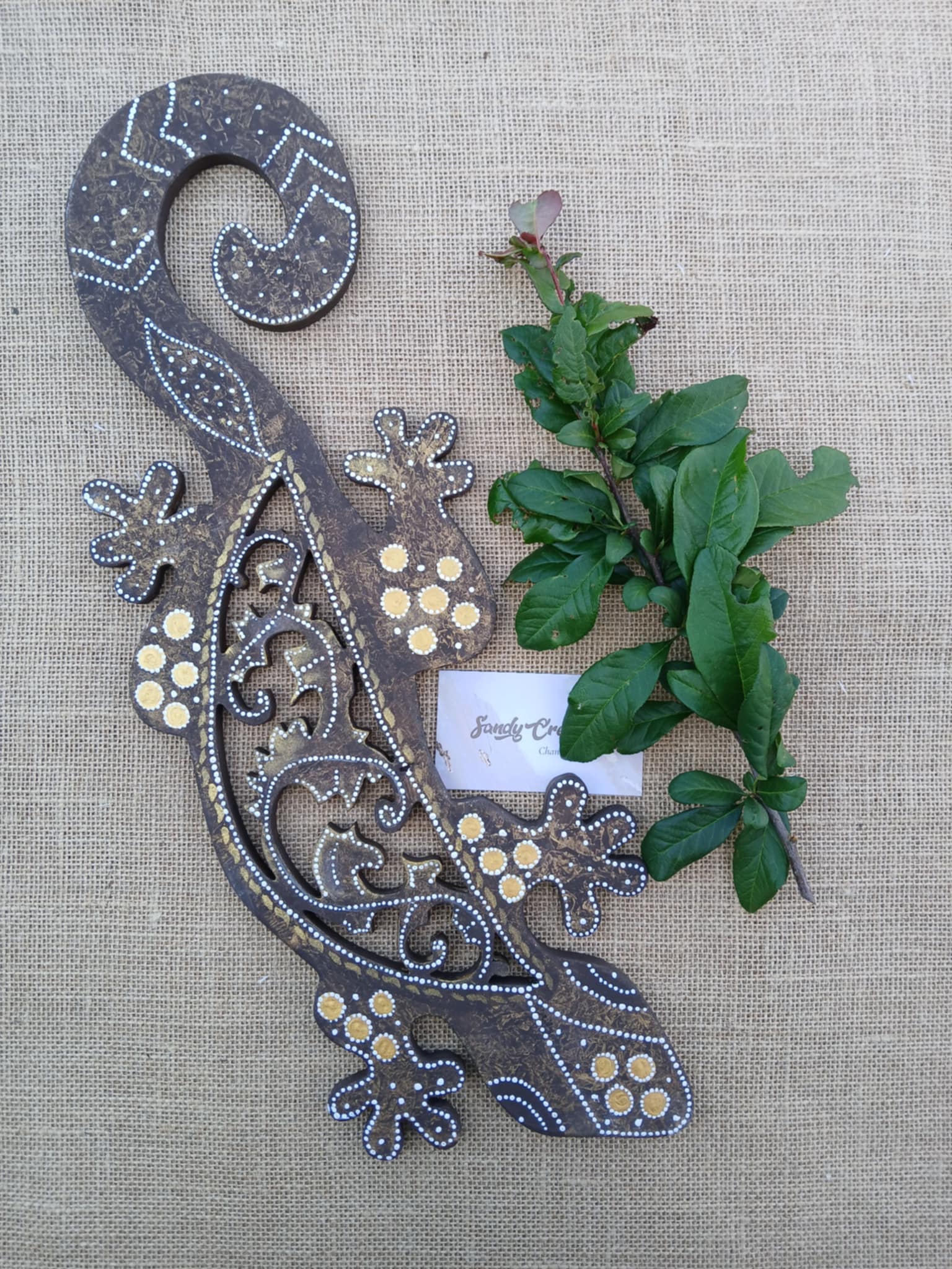 Salamandre murale en bois