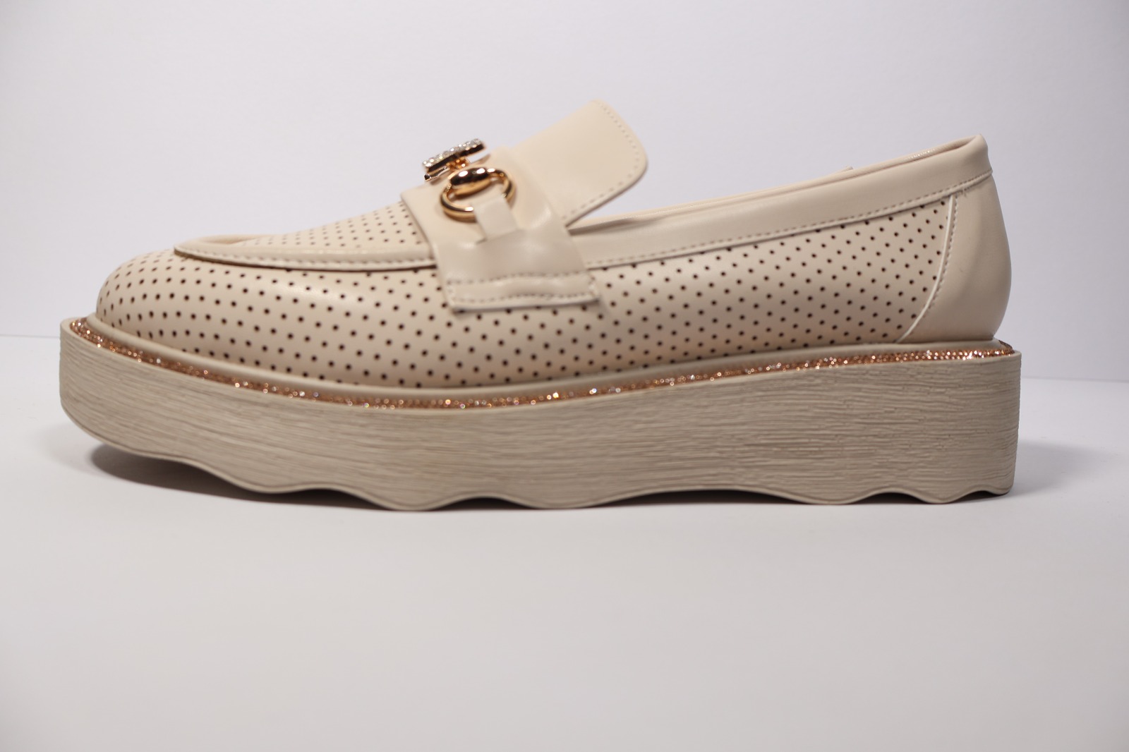 Beyaz kadın loafer ayakkabı