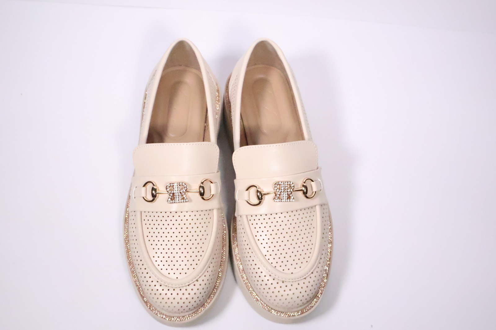 Beyaz kadın loafer ayakkabı