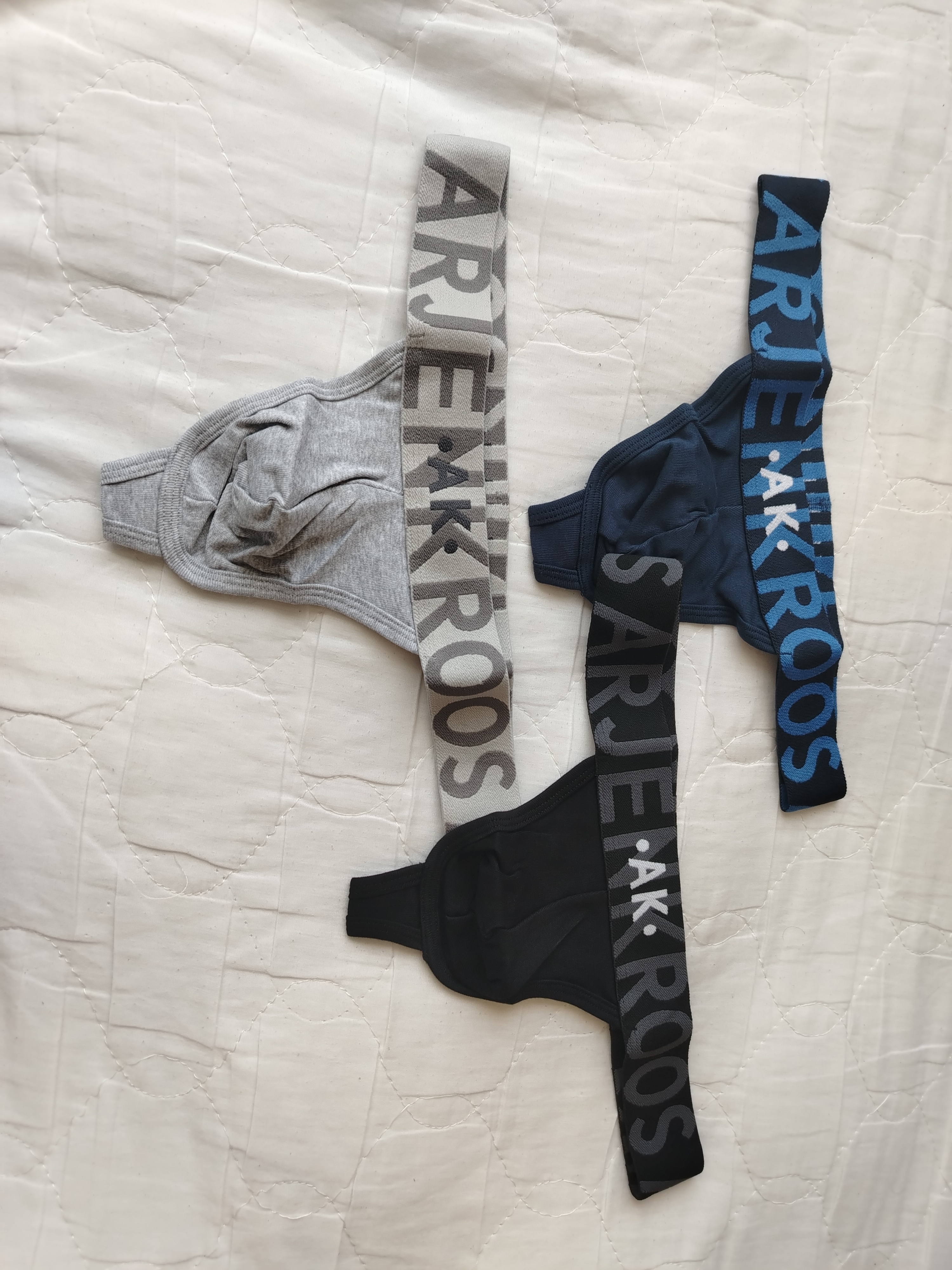 Tangas Arjen Kroos talla grande y mediana