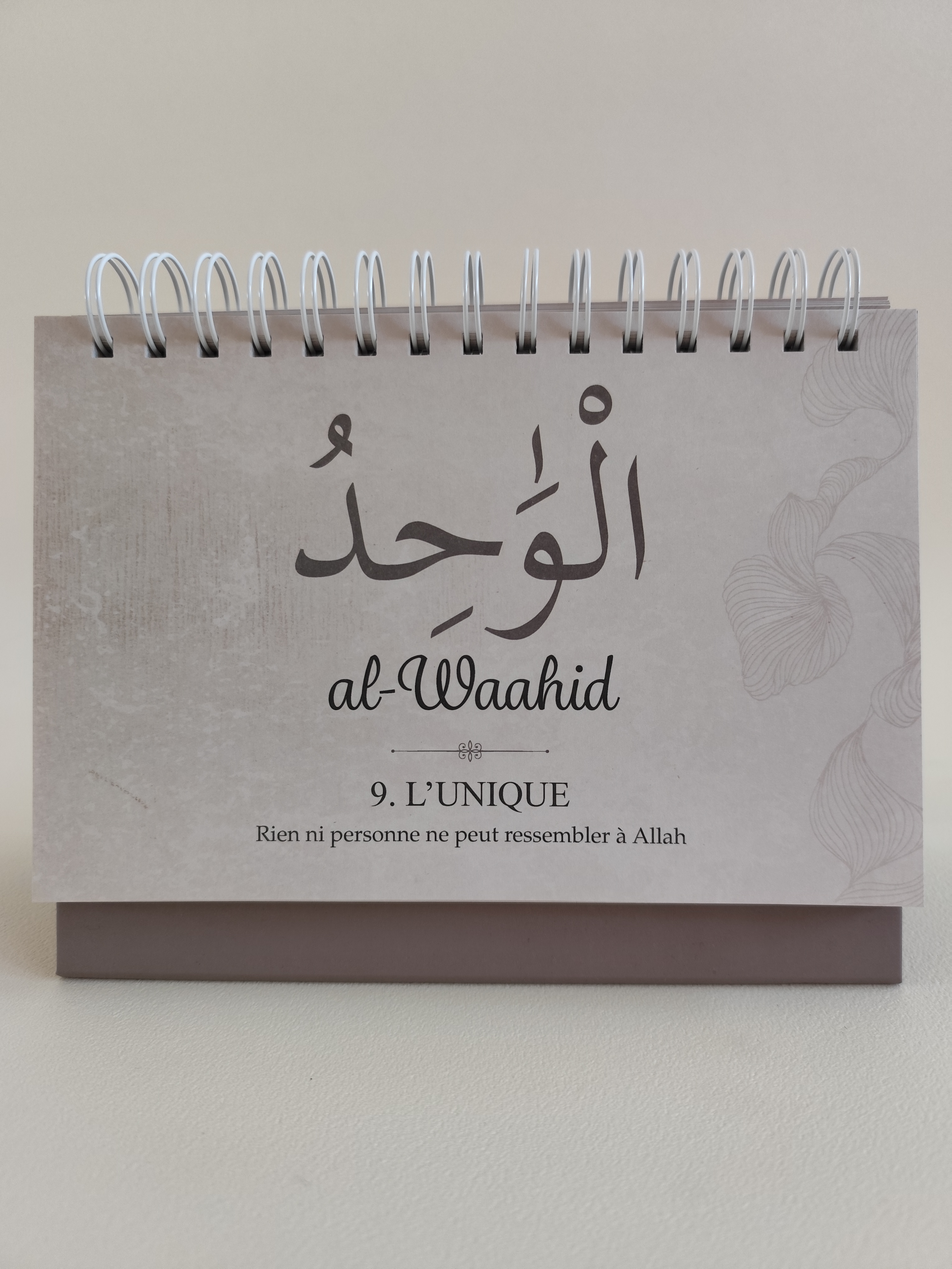 99 Noms d'Allah-Chevalet Beige et Or