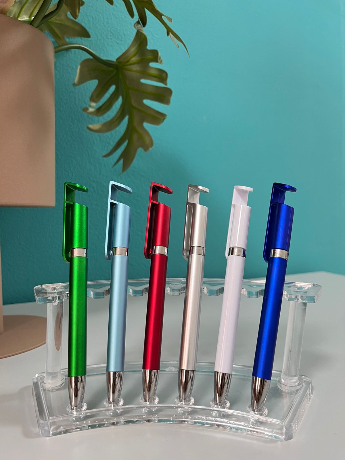 Bolígrafos Plásticos con Cuerpo Metalizado