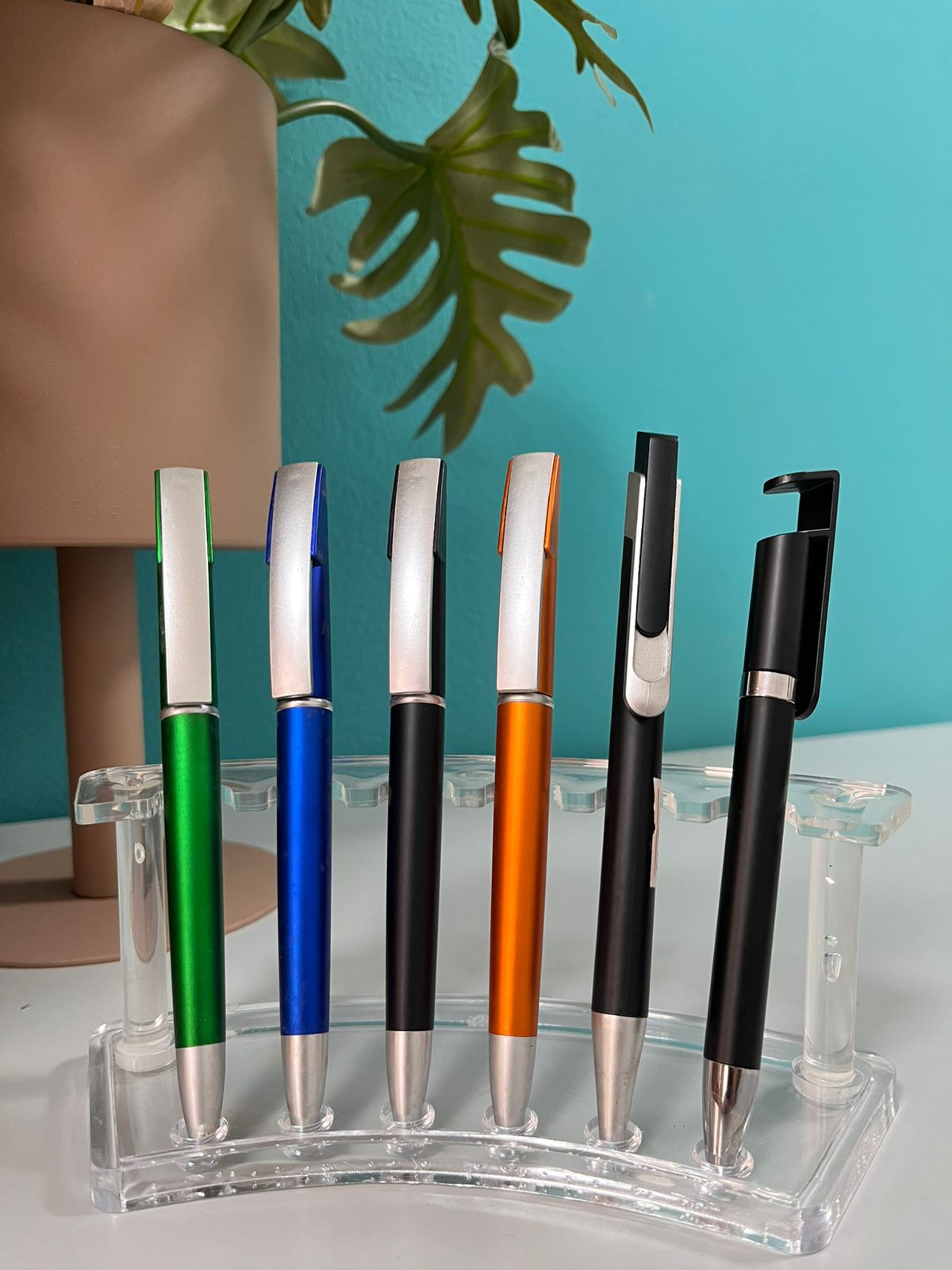 Bolígrafos Plásticos de Cuerpo Metalizado