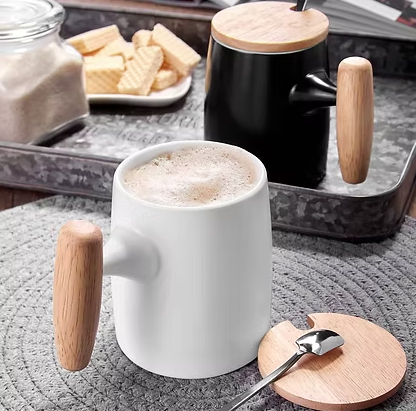 Taza de Cerámica con Asa de Madera