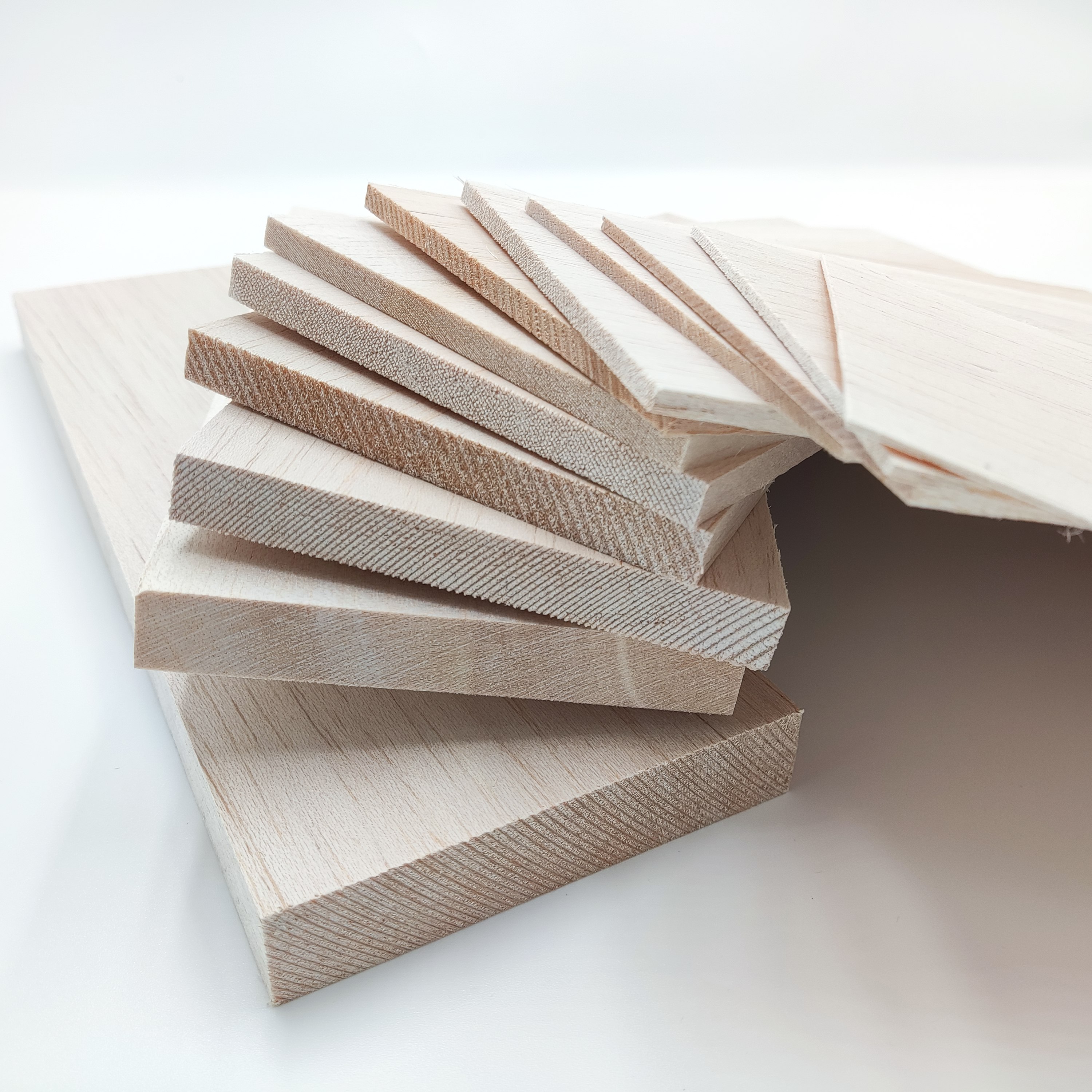 バルサ材板 1枚入 幅100mm×長さ300mm×厚さ1mm~30mm