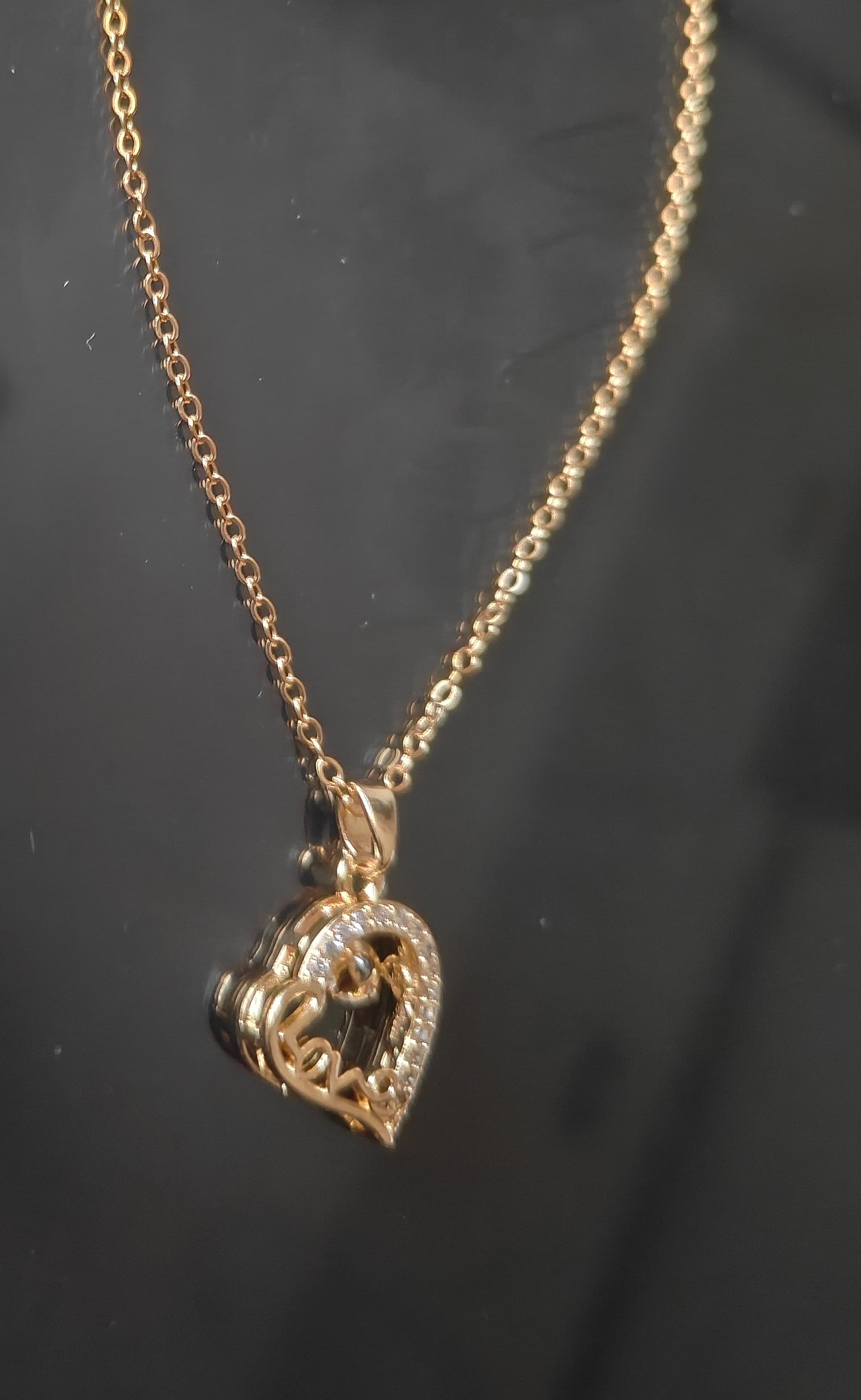 Gold Pendant with Heart-shaped 