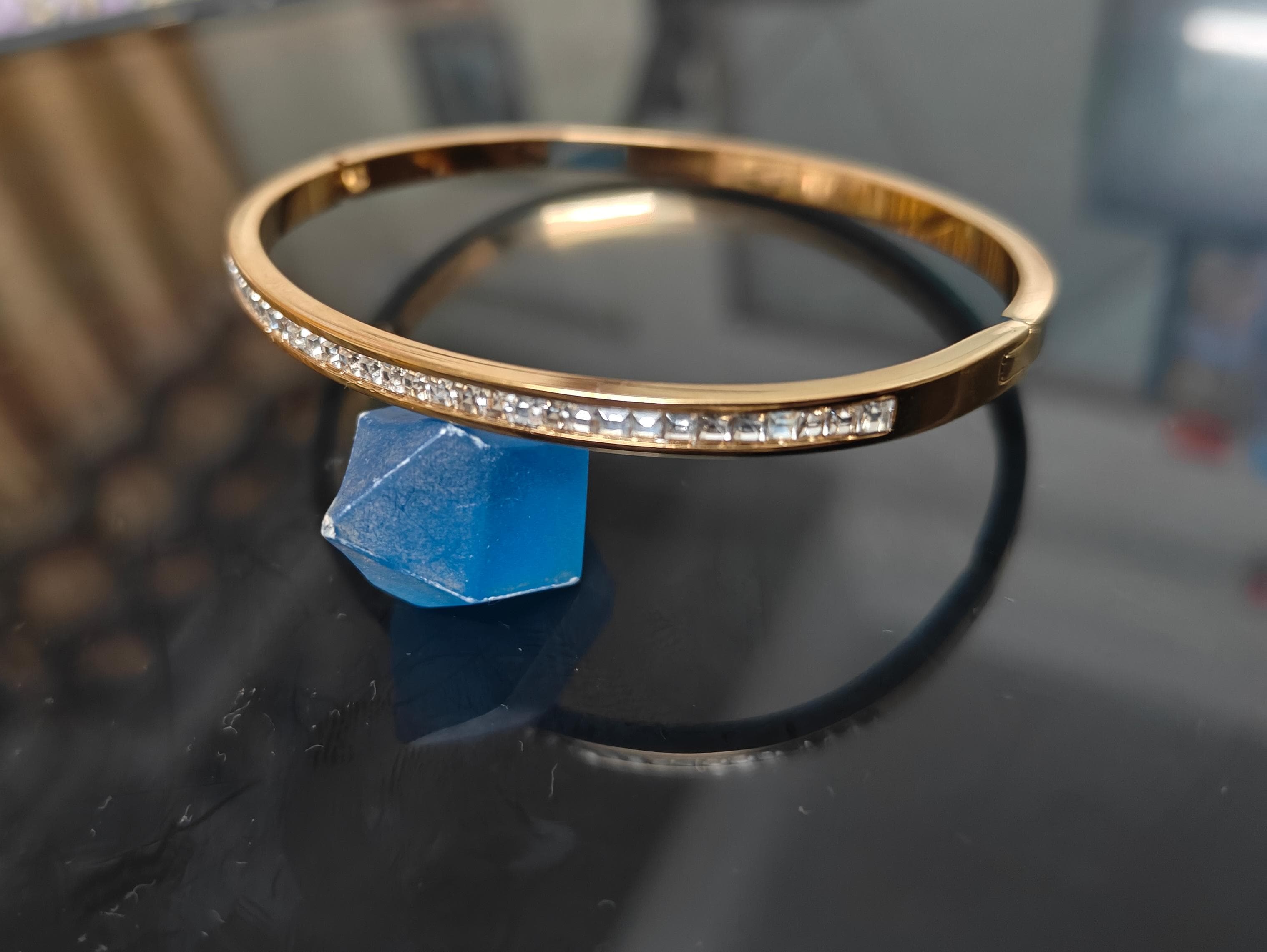 Elegant Gold Bracelet with Crystal Accents