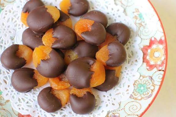 Chocolate Apricots-  چاکلیٹی خوبانی