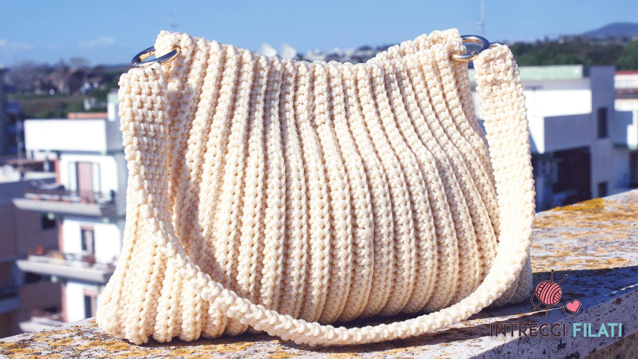 Borsa a mano con cordino 
