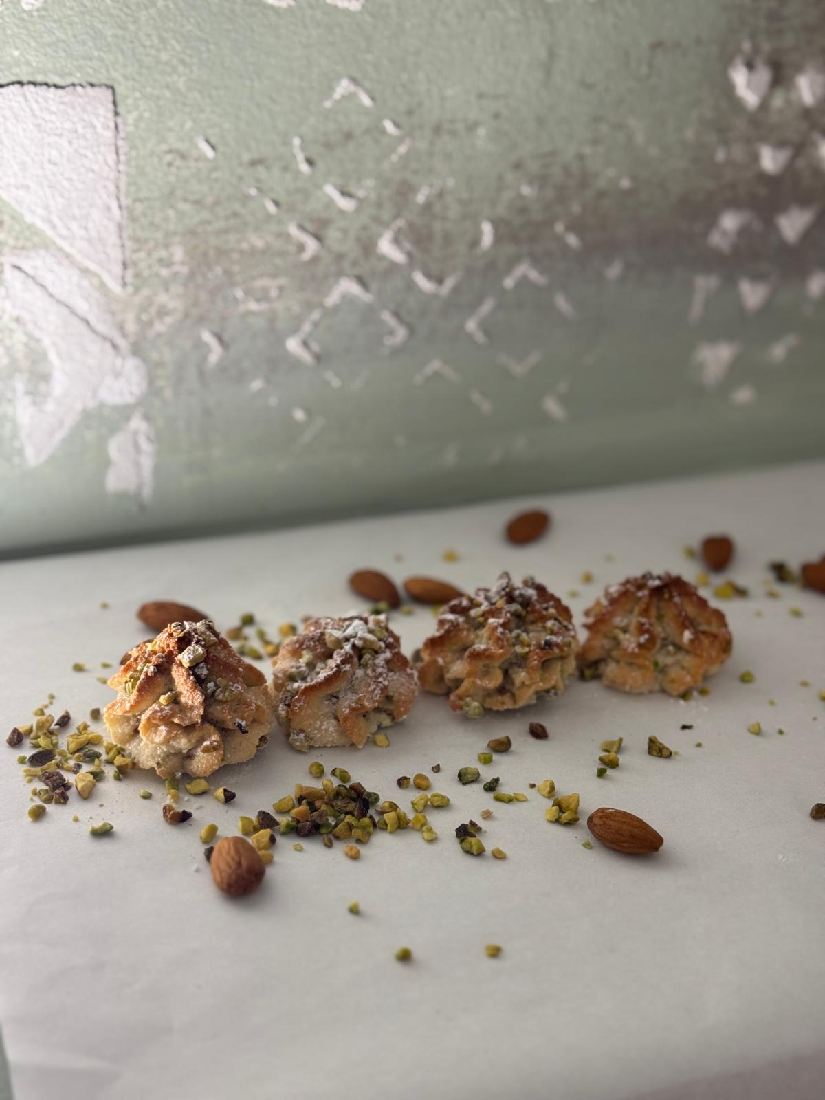 Paste di mandorla con granella di pistacchio