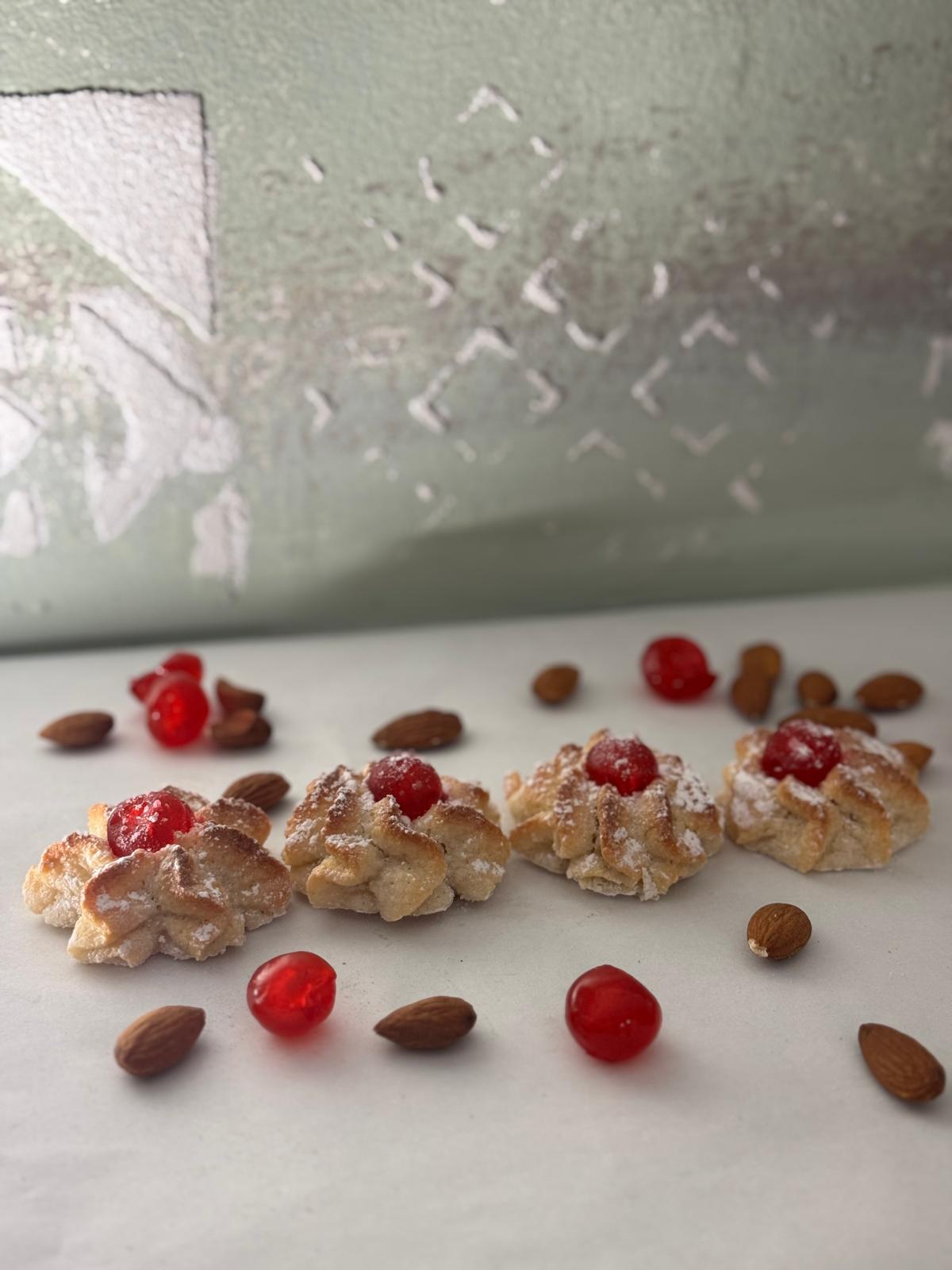 Paste di mandorla con ciliegia candita