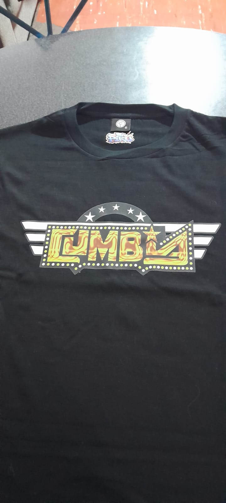 Camiseta negra LUMBIA