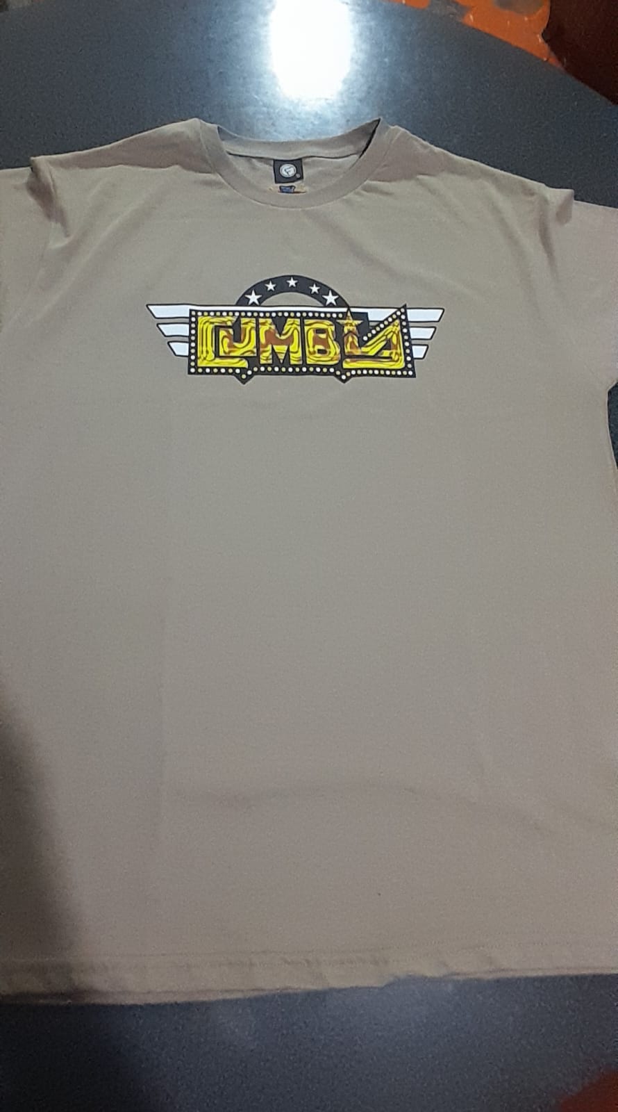 Camiseta beige UMBL