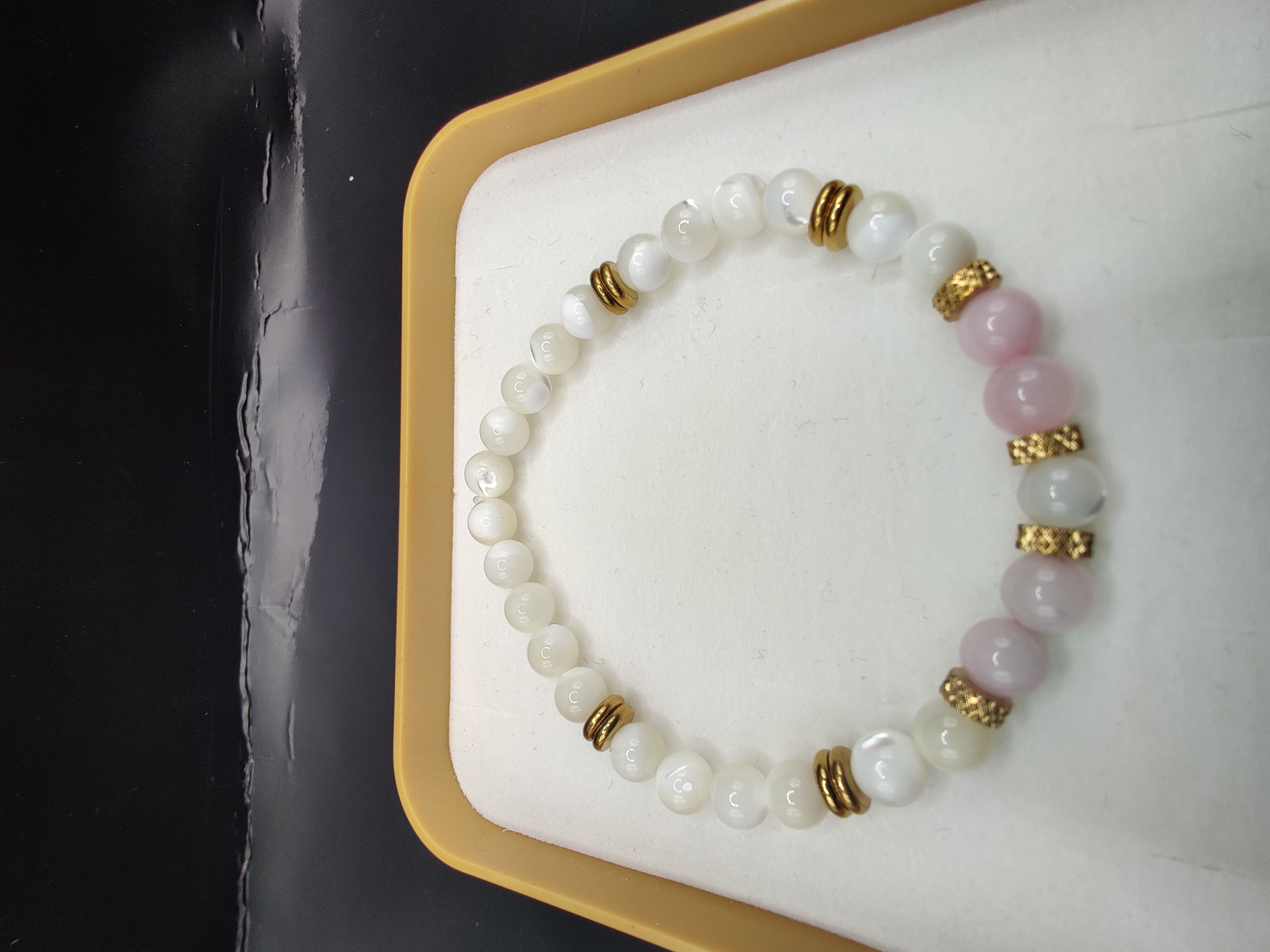 🌸 Bracelet “Mira – Lueur d’Âme”