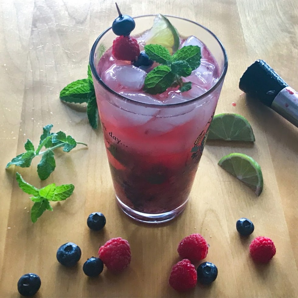 موهيتو التوت المختلط (Mixed berry mojito)