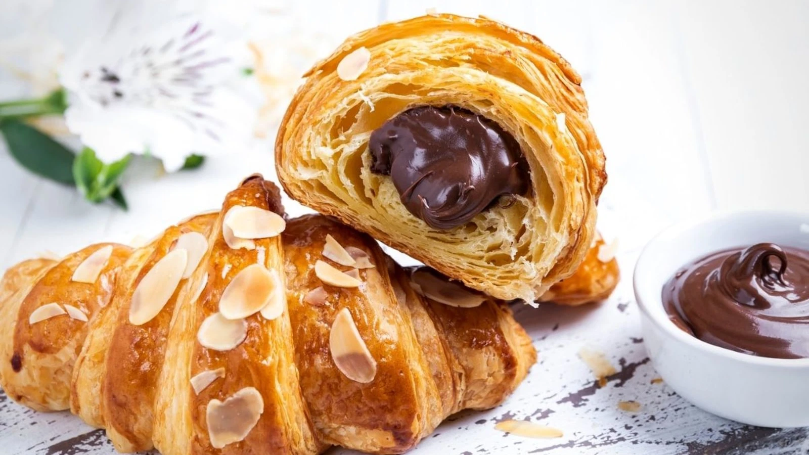 كرواسون بالشوكولاتة (Chocolate croissant)