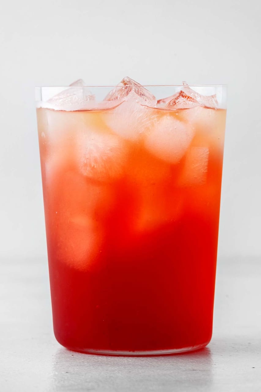 آيس تي بالفراولة (Strawberry iced tea)