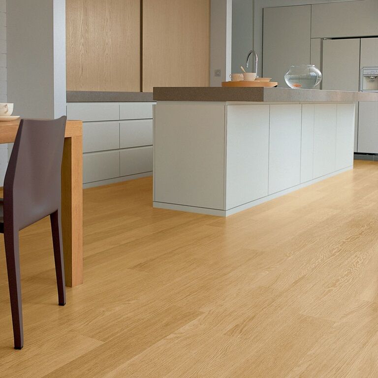 QUICK-STEP ELIGNA ROBLE BARNIZADO NATURAL