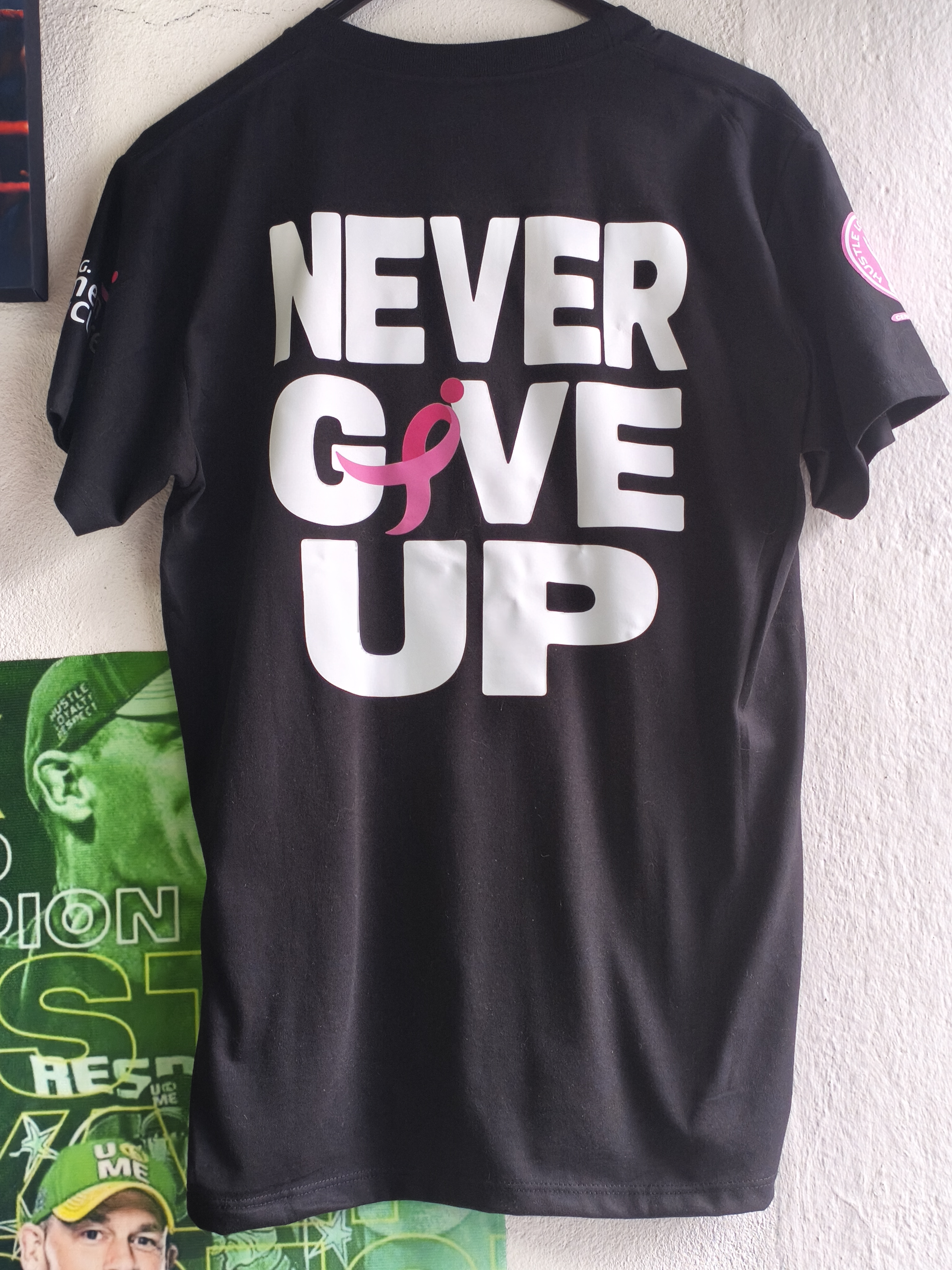 Camiseta Réplica John Cena "Rise Above Cáncer"