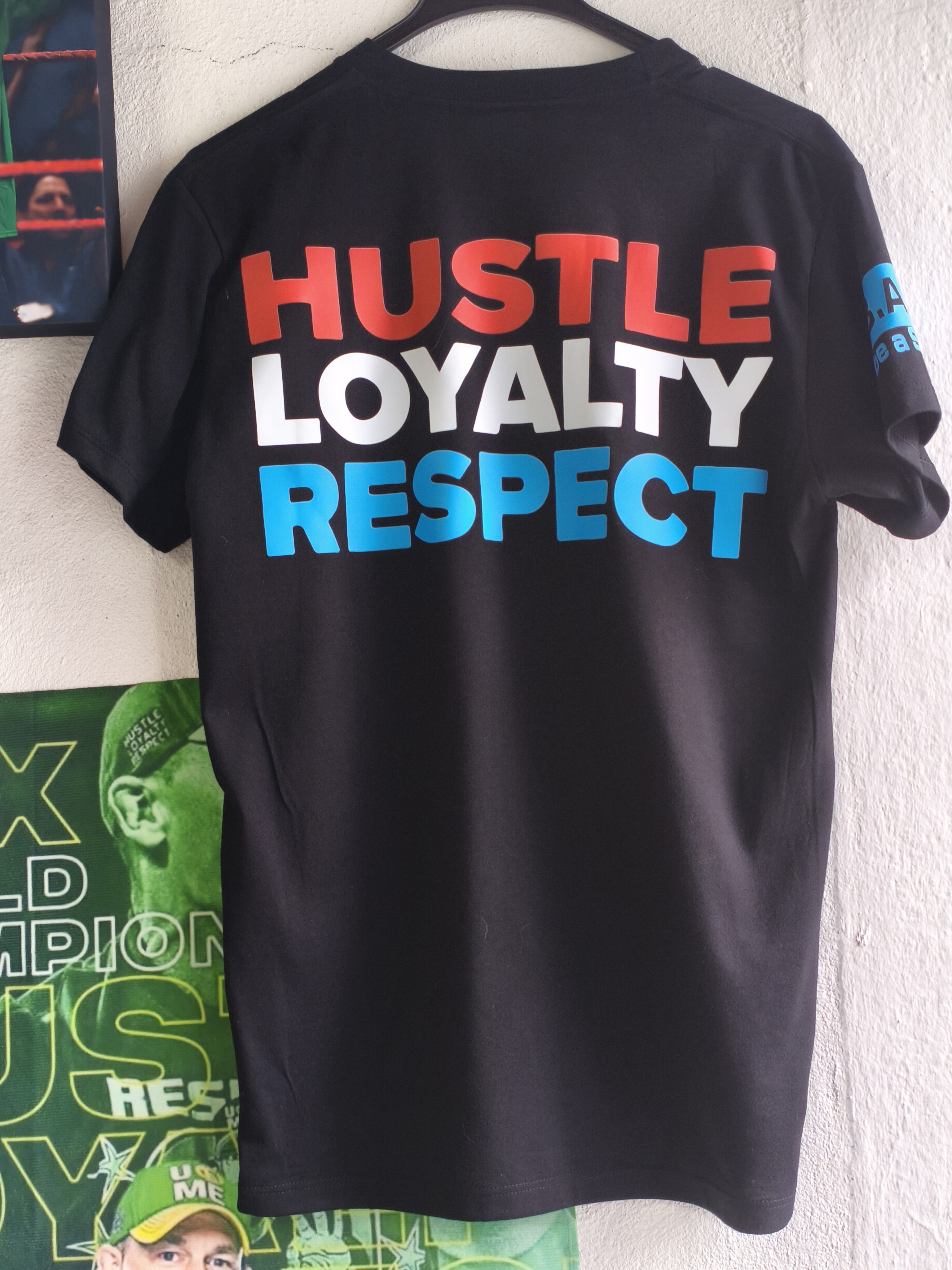 Camiseta Réplica John Cena "Rise Above Hate"