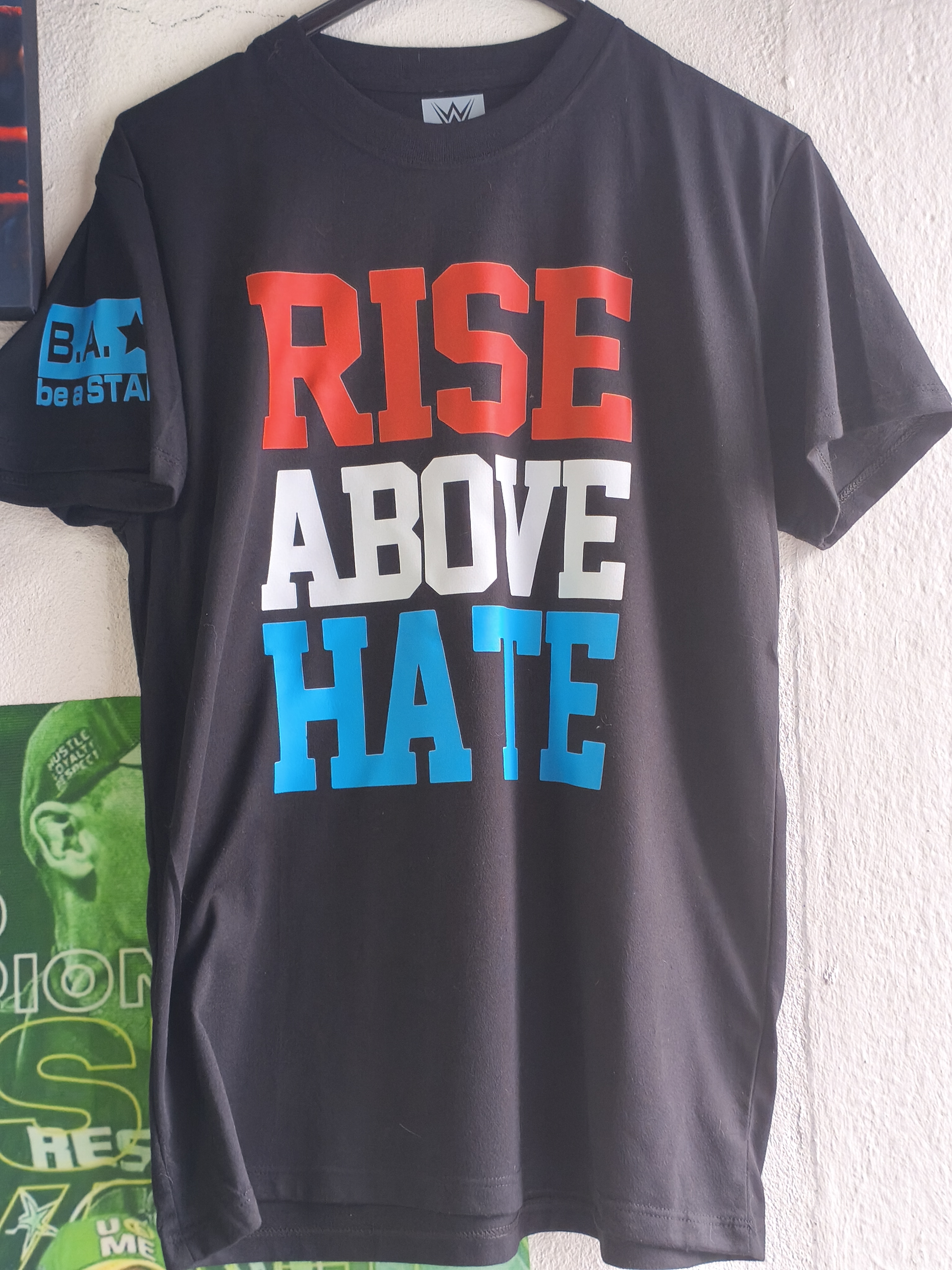 Camiseta Réplica John Cena "Rise Above Hate"