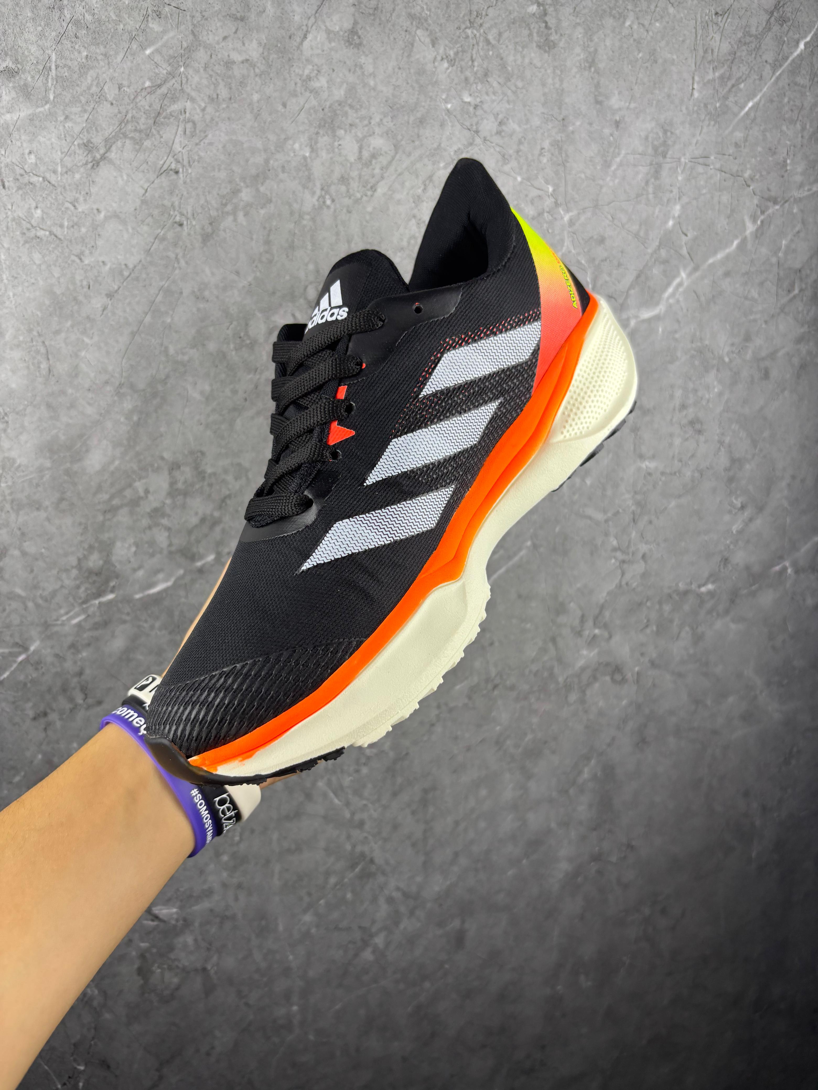 Tênis Adidas masculino preto com laranja