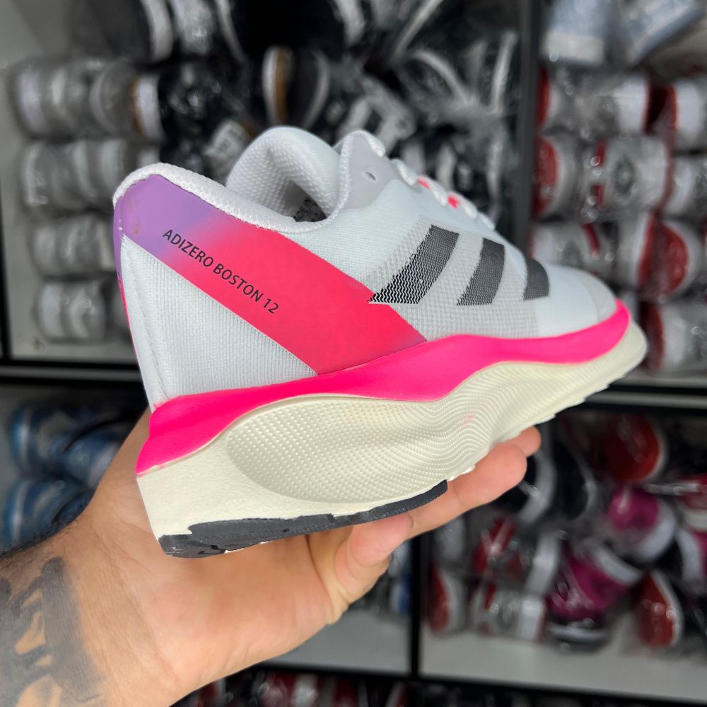 Tênis adidas branco e rosa