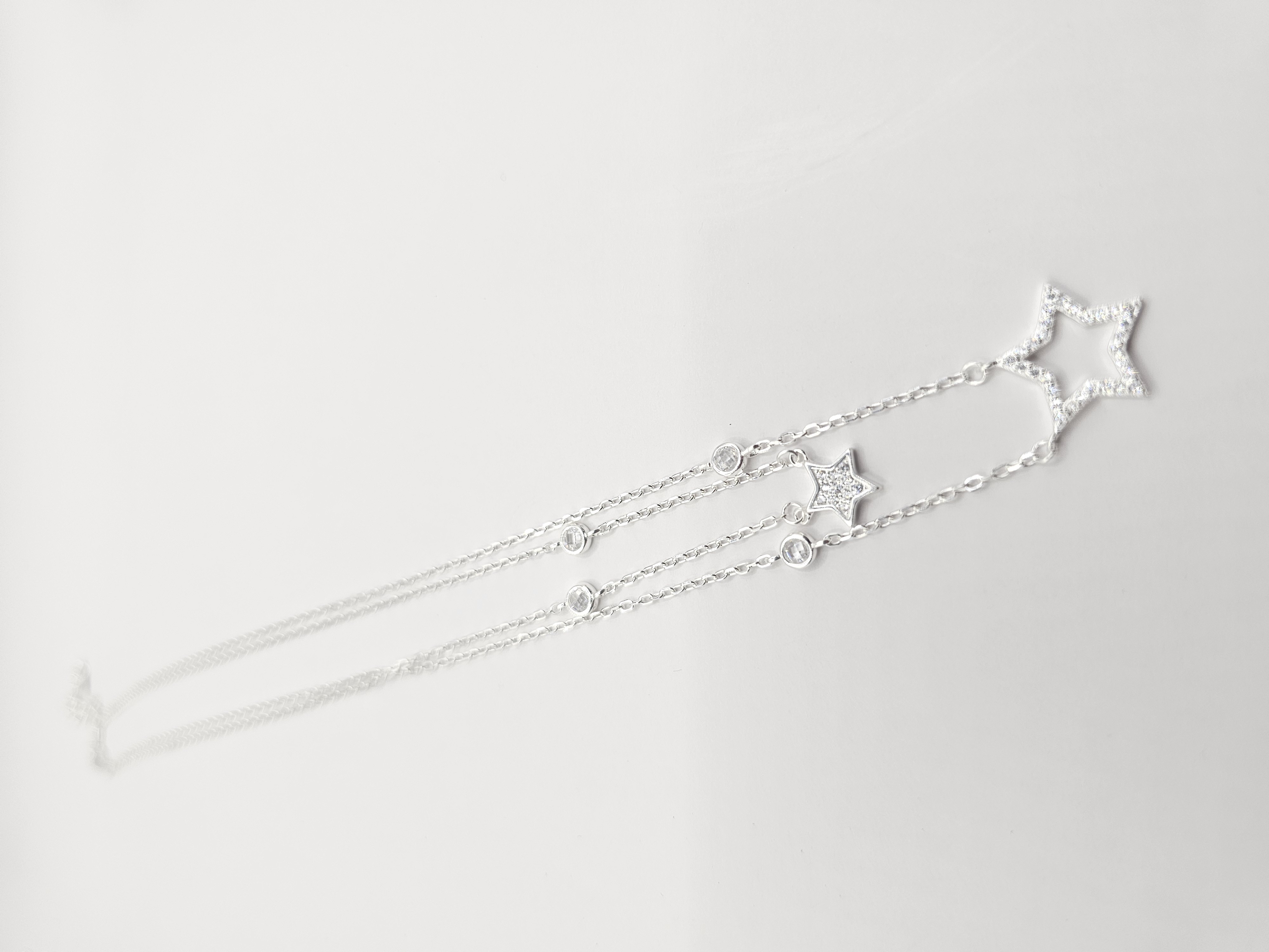 Collar de estrellas plateado