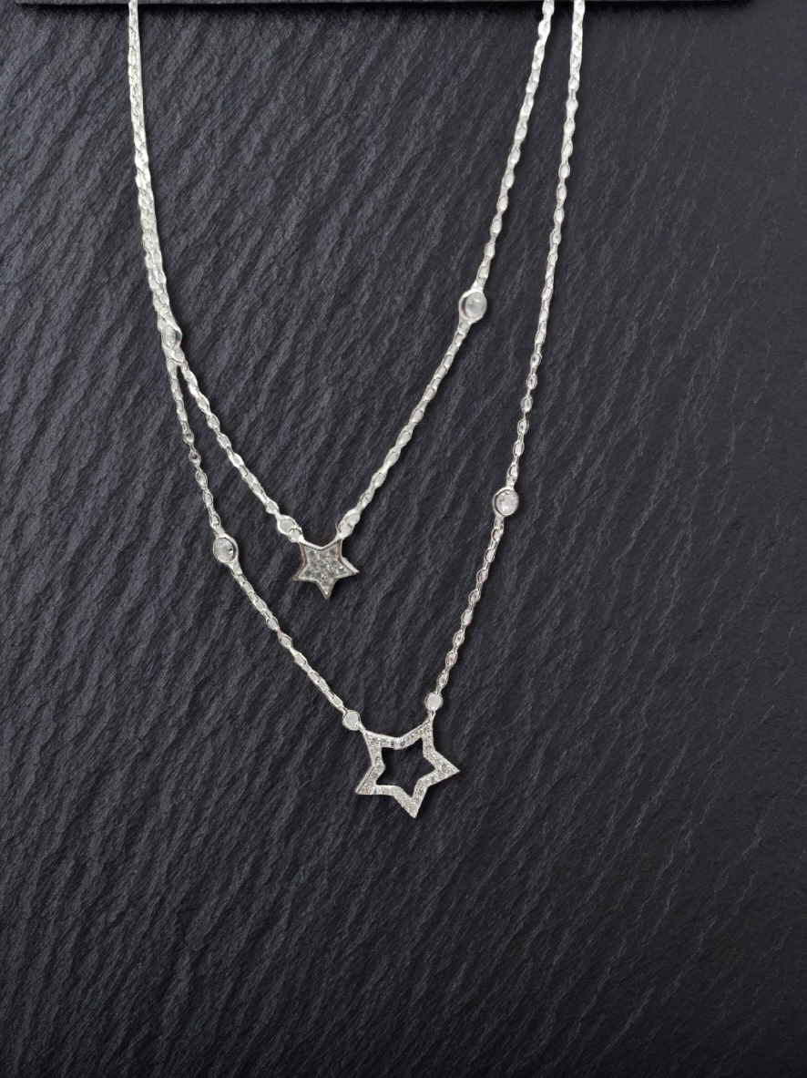 Collar de estrellas plateado