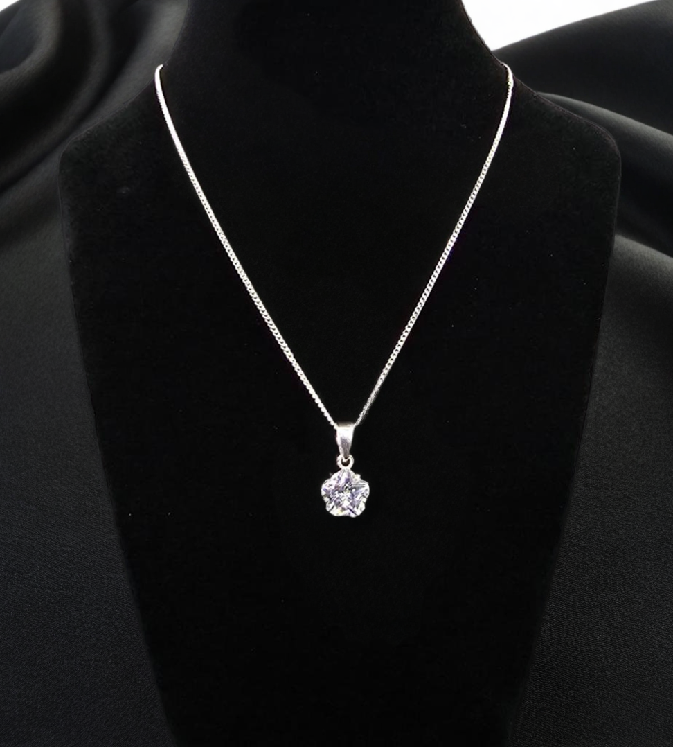 Collar con colgante de diamante