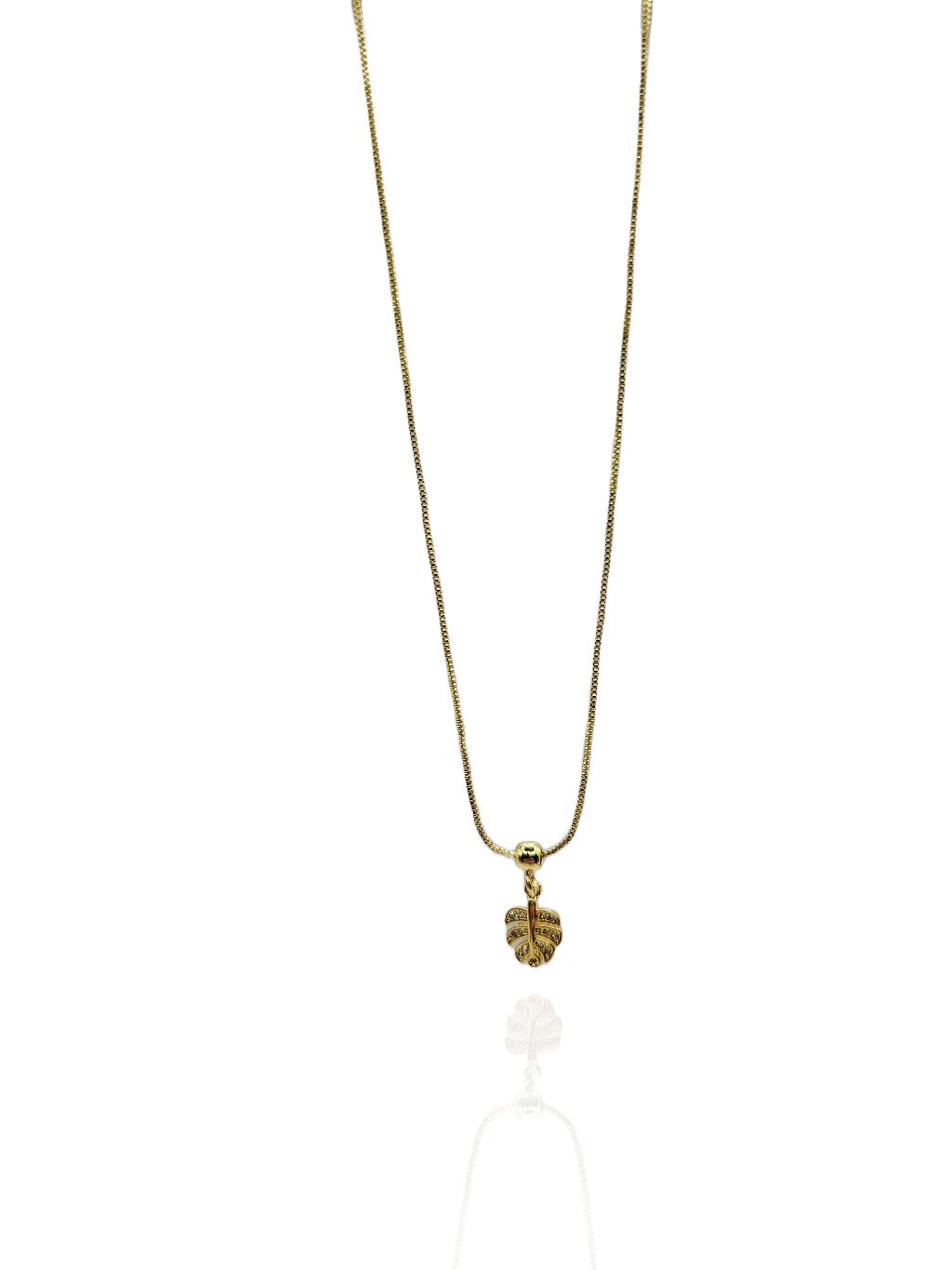 Collar de trébol dorado