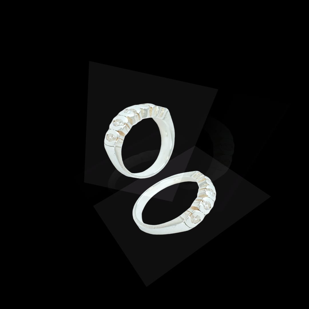 Anillo de plata con piedras