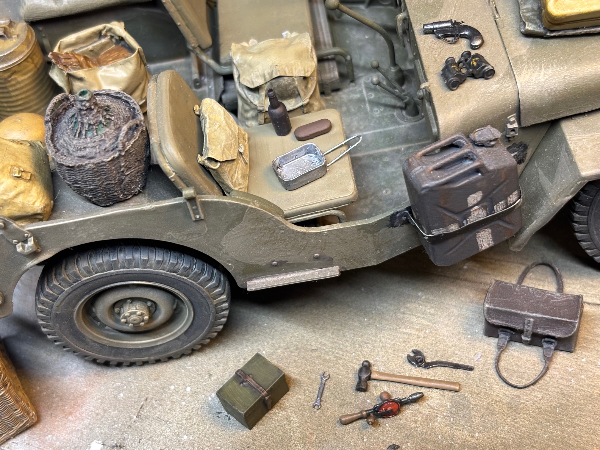 Single open mess tin.