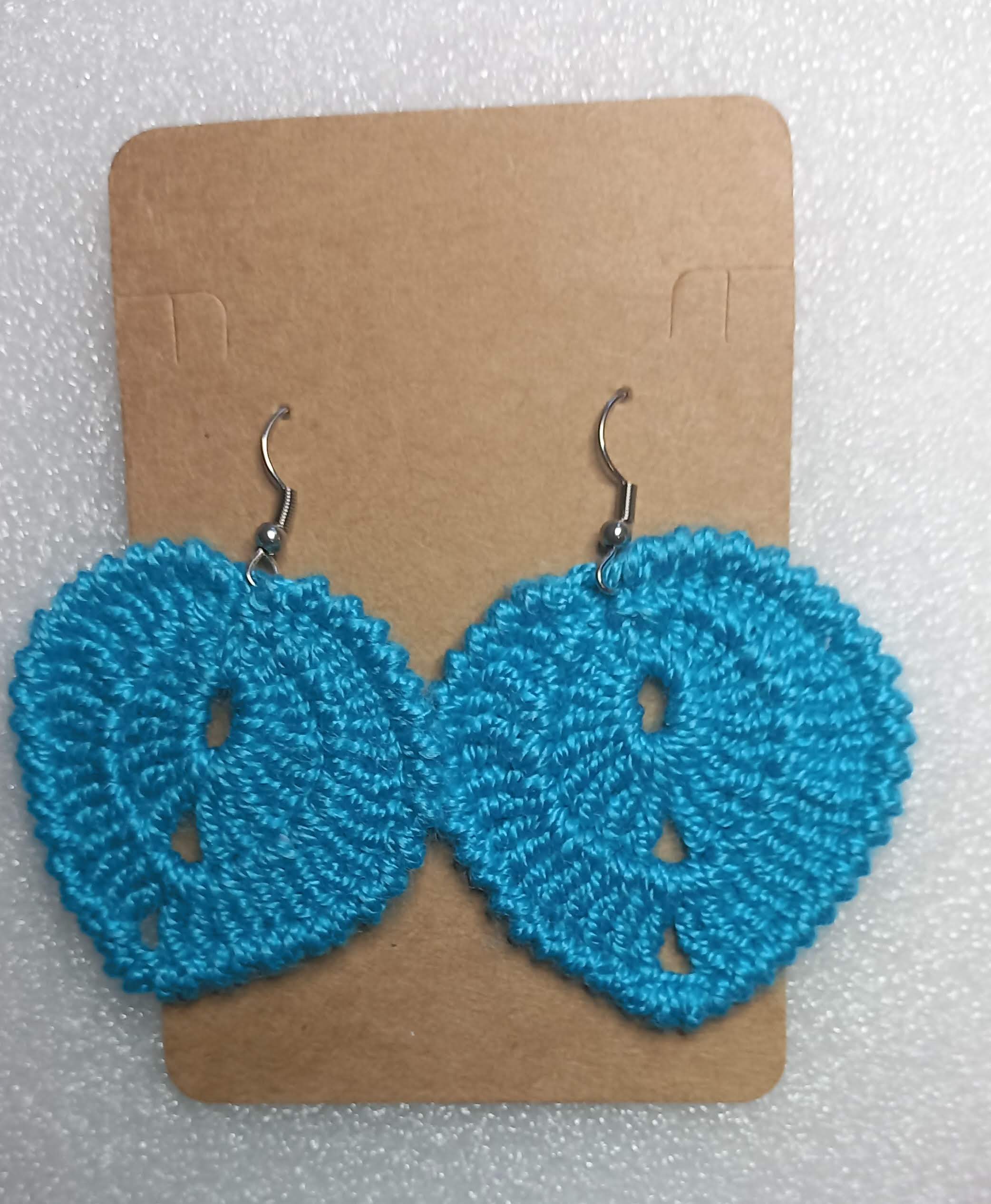 Aretes de corazón tejidos a mano