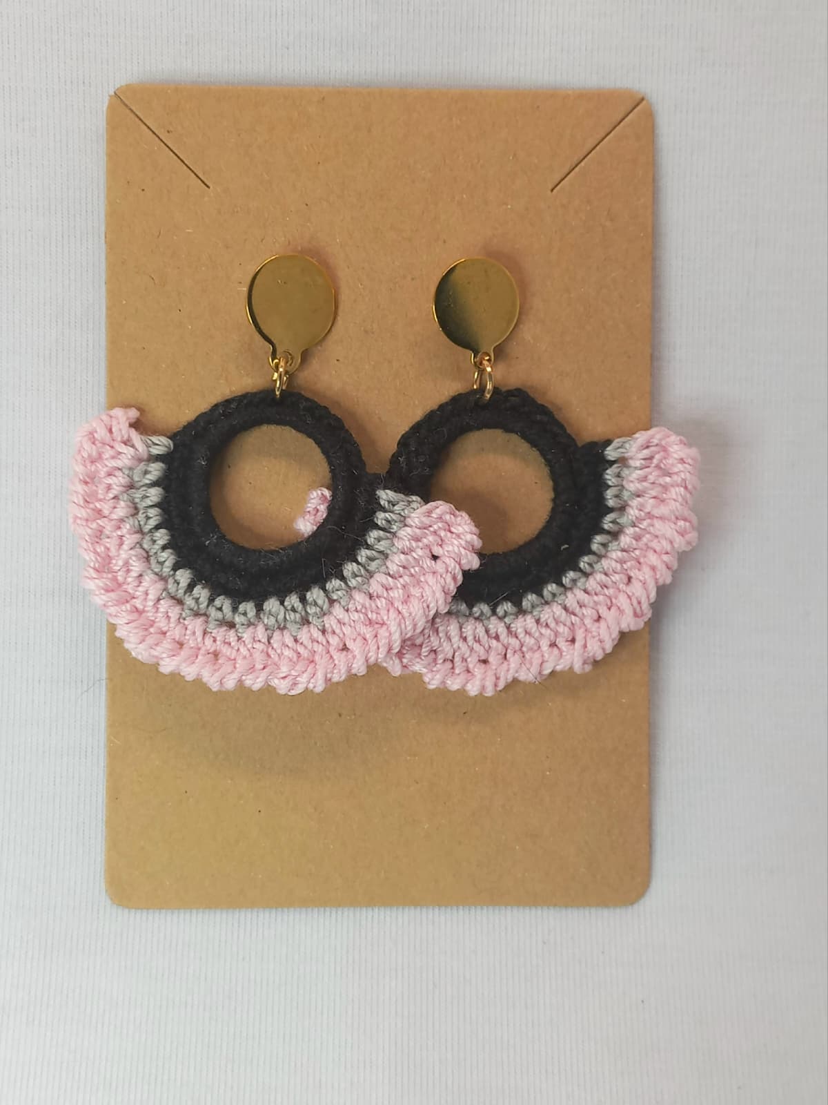 Pendientes artesanales de ganchillo